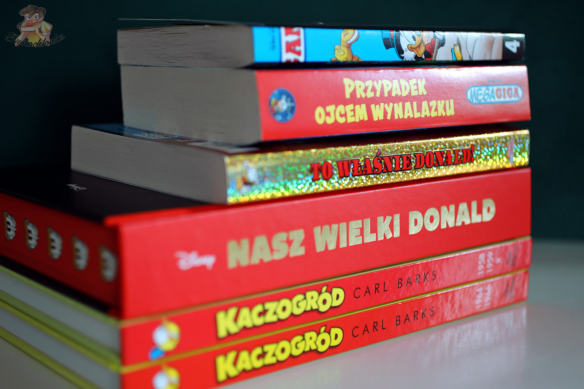 Stos tomów: MEGA GIGA 66, To właśnie Donald!, Nasz wielki Donald i Kaczogród.