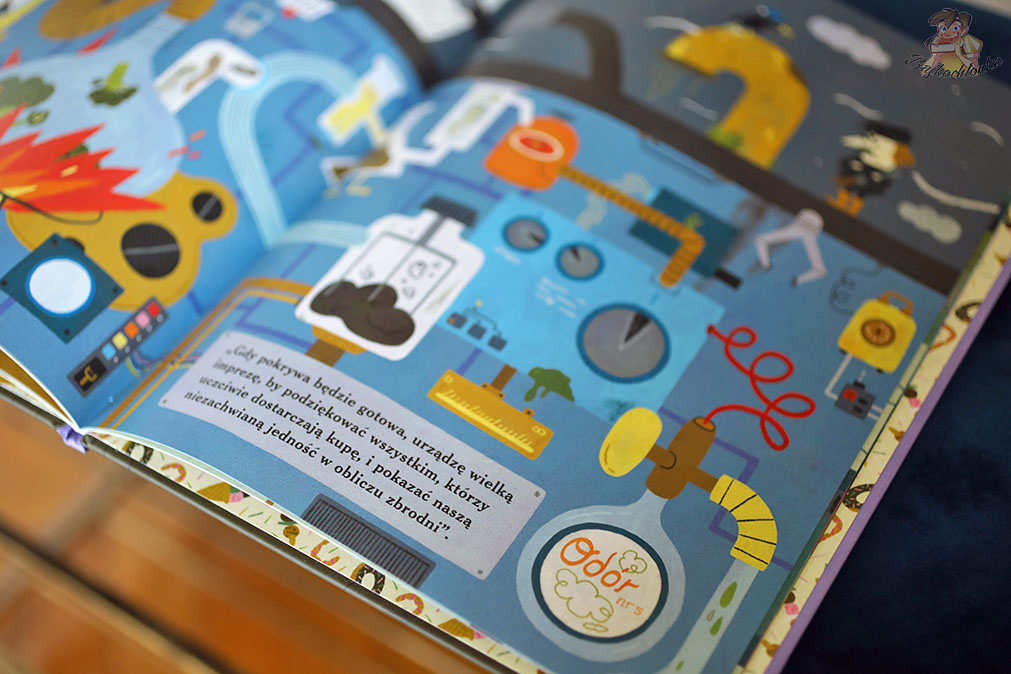 Rozkładówka: maszyneria i butelka „Odor nr 5” – fabryka władcy w książce „Drogocenna kupa”