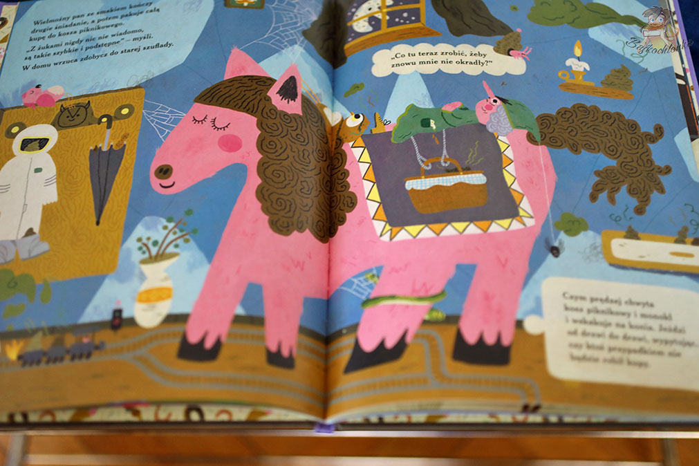 Rozkładówka z różowym zwierzęciem i ukrytą „kupą” – humor i satyra w picture booku „Drogocenna kupa”