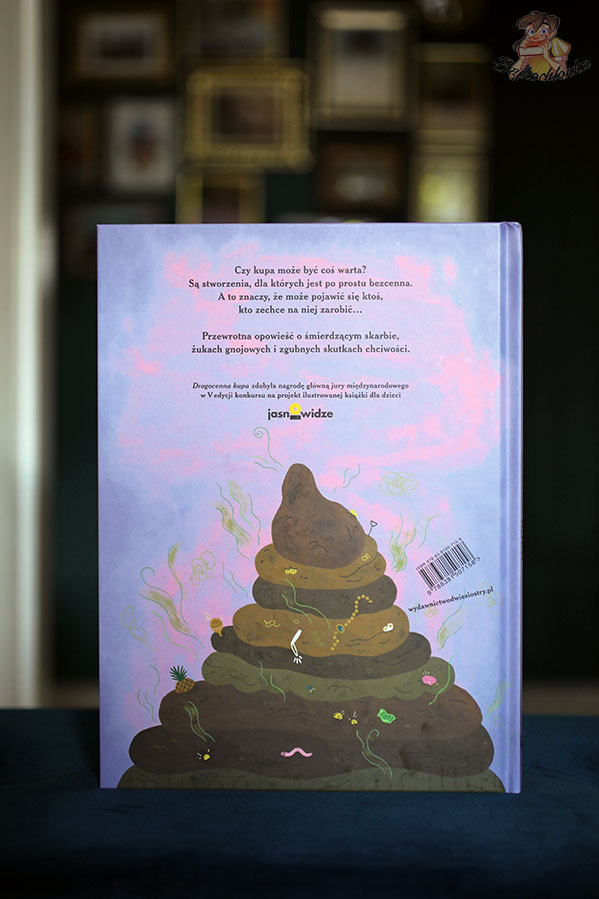 Tył okładki „Drogocenna kupa” – opis fabuły picture booka Nicolò Venturiego, wyd. Dwie Siostry