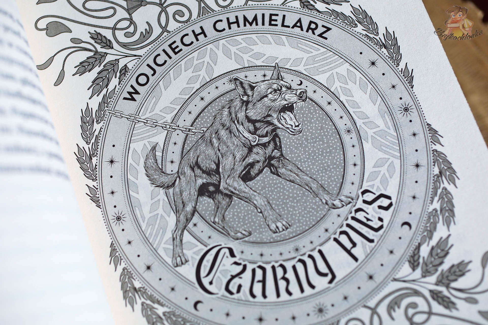 Ilustracja Wojciecha Chmielarza „Czarny pies” w książce Szepty Mokoszy