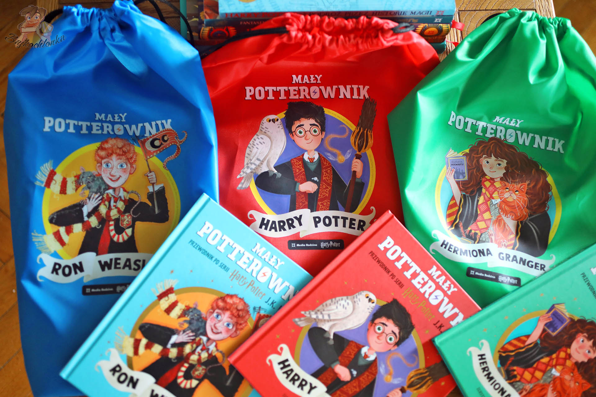 Gratisowe worki „Mały potterownik” – trzy wzory: Harry, Hermiona, Ron wraz z tomami serii
