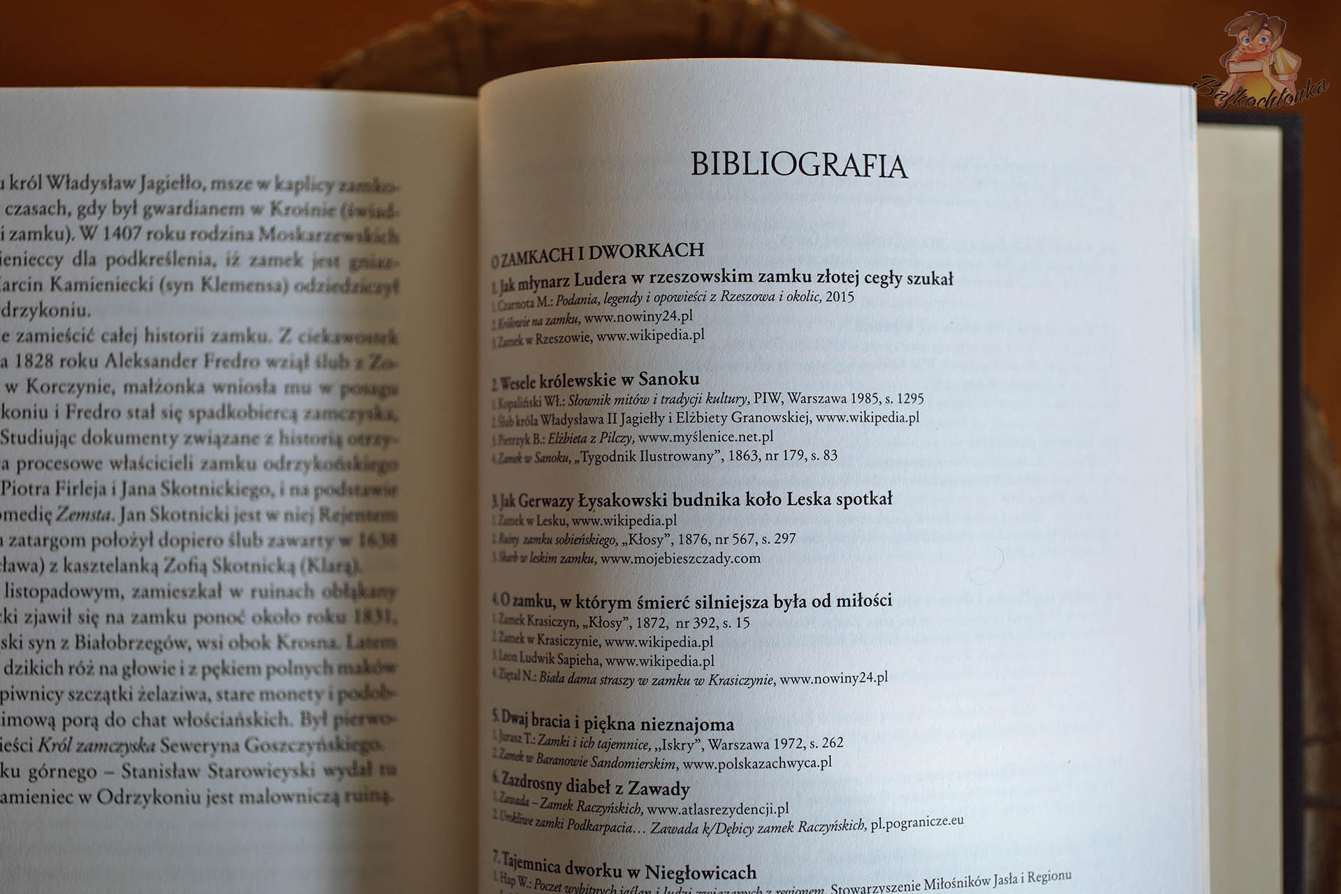 Strona „Bibliografia” – źródła do rozdziałów o zamkach, dworkach i legendach (wydanie Jedność 2025).