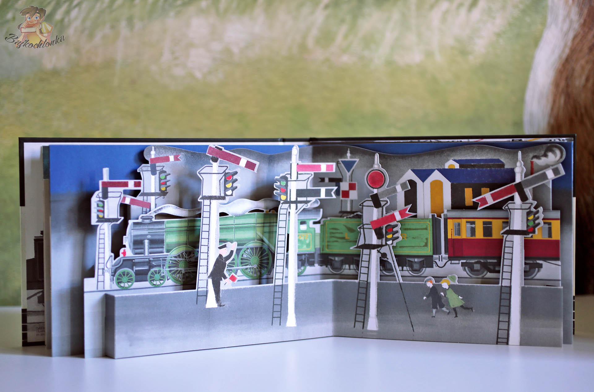 Ilustracja z książki „Oooodjazd!” Gérarda Lo Monaco z semaforami i lokomotywą