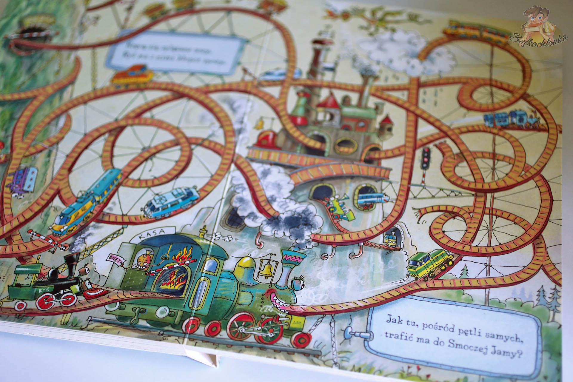 Fantazyjna ilustracja kolejowa w książce „Opowiem ci mamo, co robią pociągi”