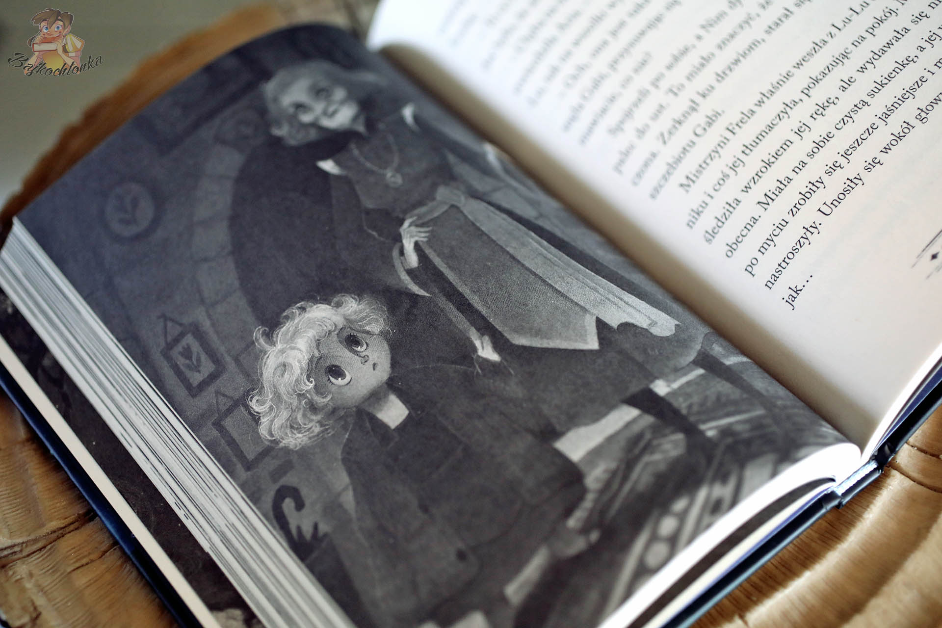 Ilustracja z książki Szkoła Astromagów – scena w wieży, Lu-Lu i opiekun, klimat szkicowy