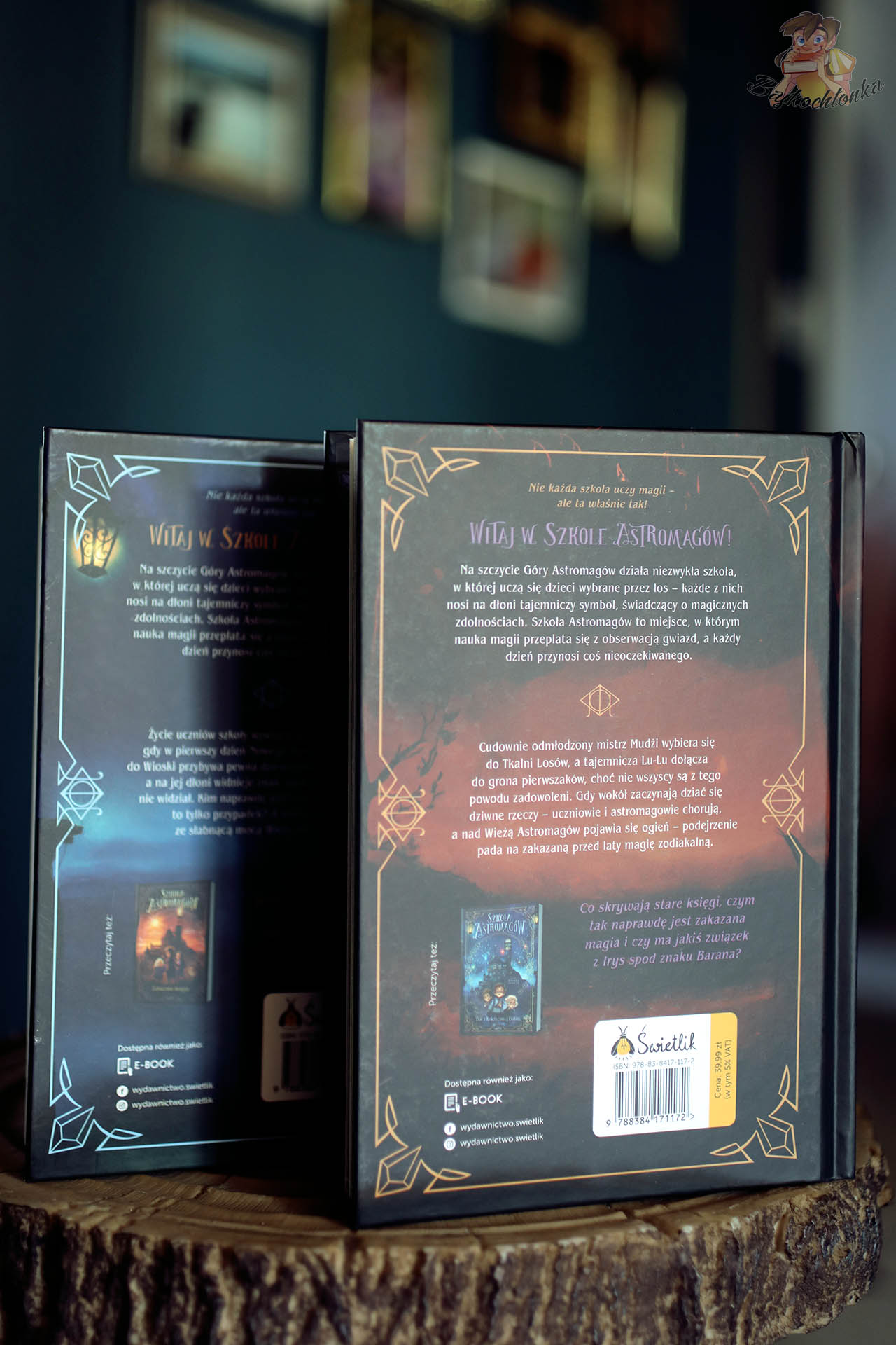 Szkoła Astromagów – tylne okładki tomów 1 i 2 z opisami serii, wydawnictwo Świetlik