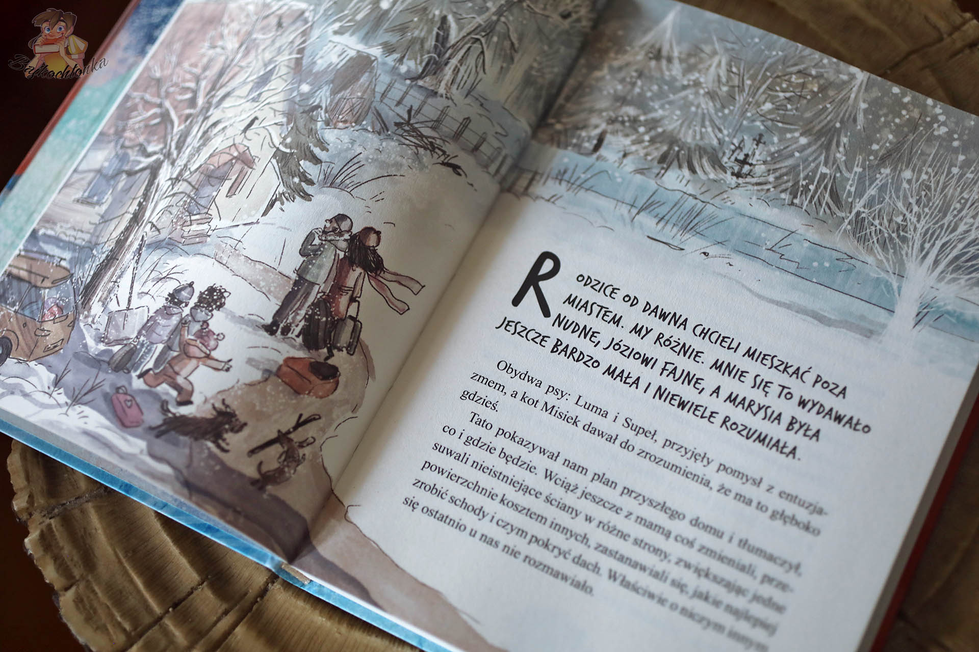 „Dom na odludziu” — wprowadzenie rodziny do domu w lesie, zimowa plansza otwierająca rozdzial