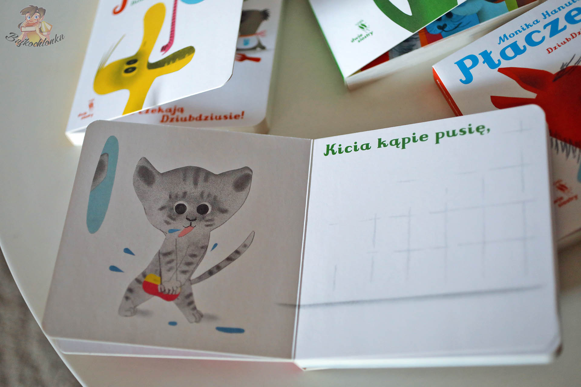 DziubDziuSie „Myjemy się” – kicia kąpie pusię, rozkładówka