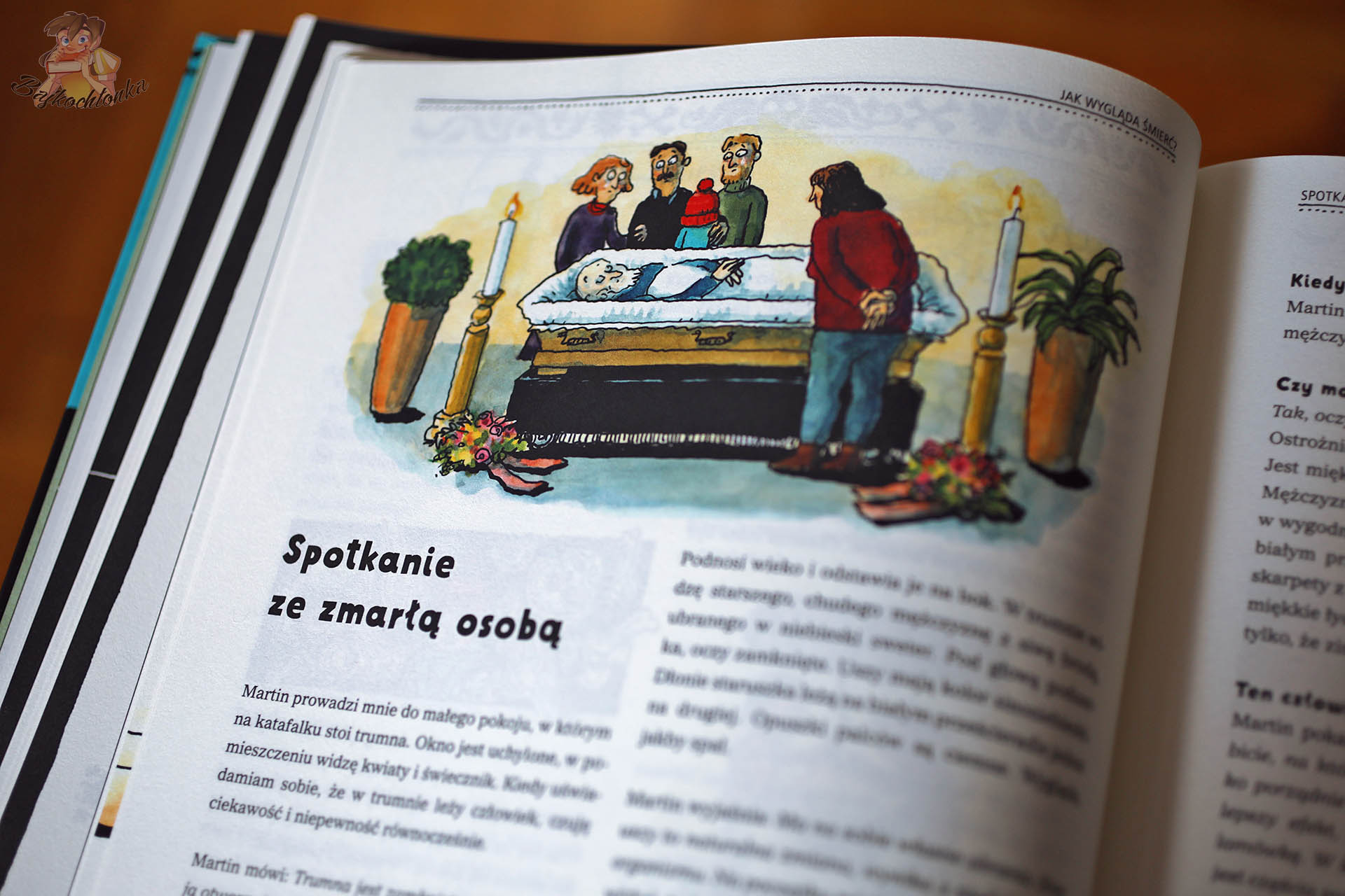 Strona „Spotkanie ze zmarłą osobą” – rodzina przy trumnie, książka „Kwiatki od spodu”.