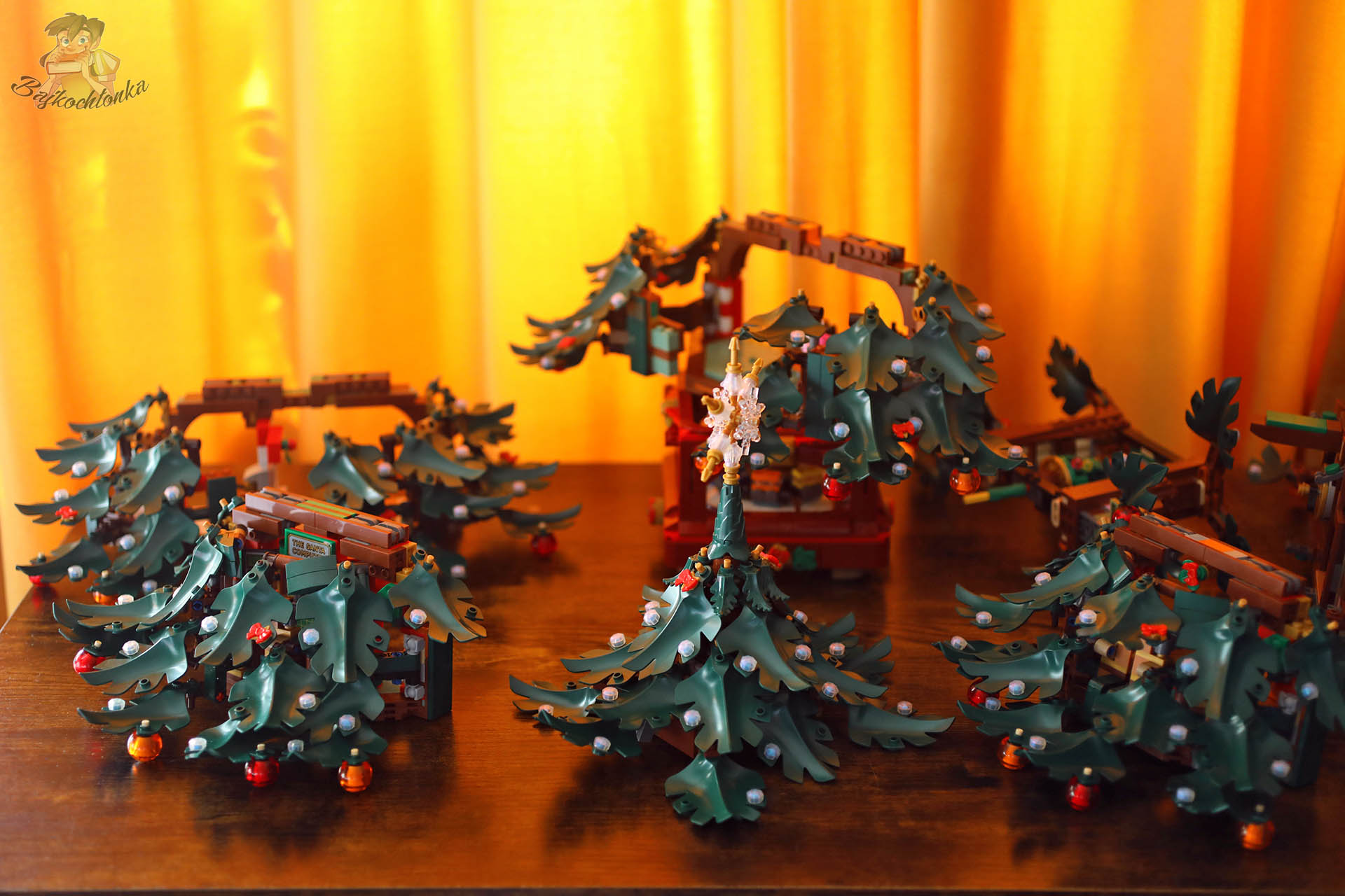 LEGO 41843 — segmenty gałęzi i moduly choinki, rozlozone etapy budowy