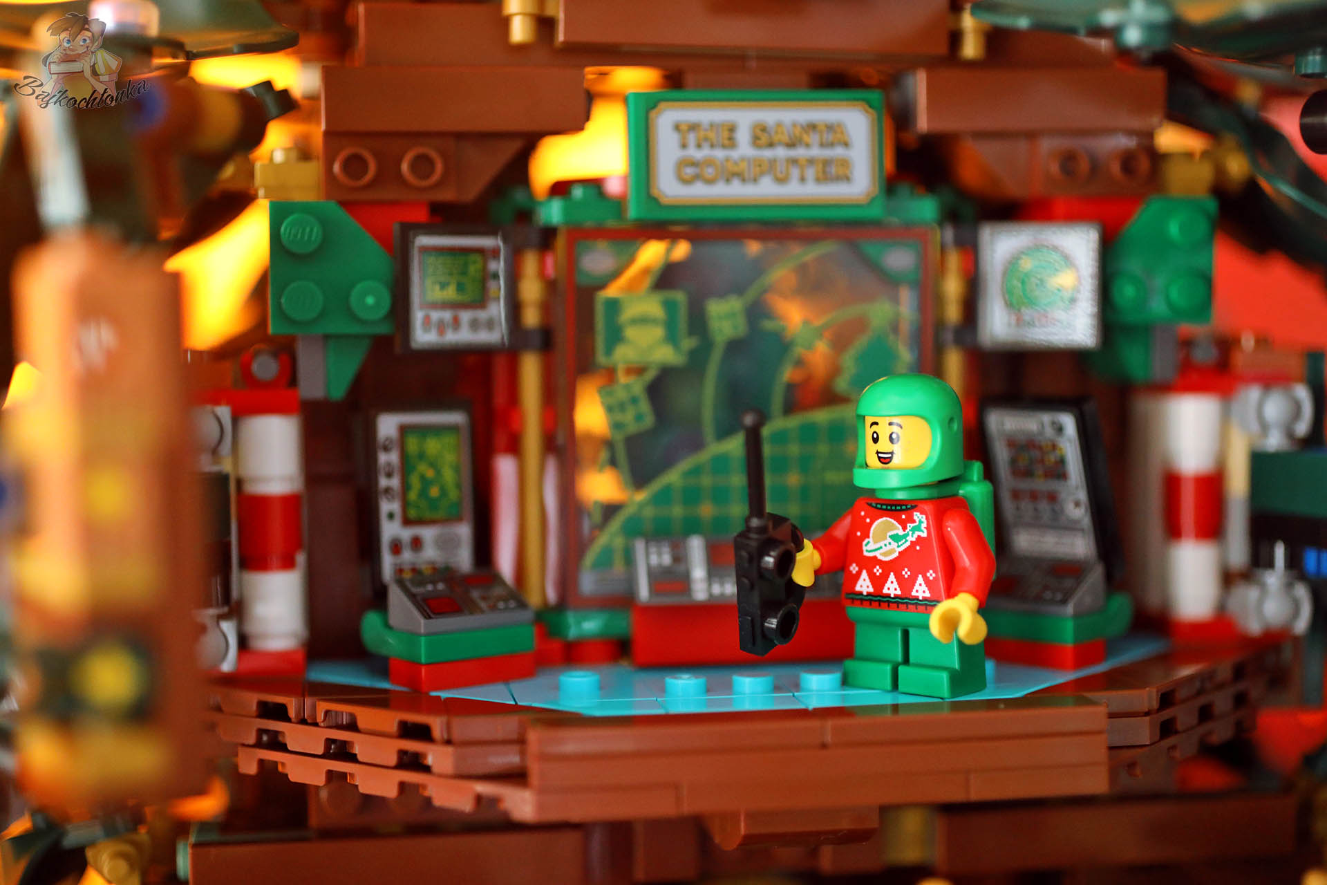 LEGO 41843 — sterownia „The Santa Computer” z elfem i konsolami