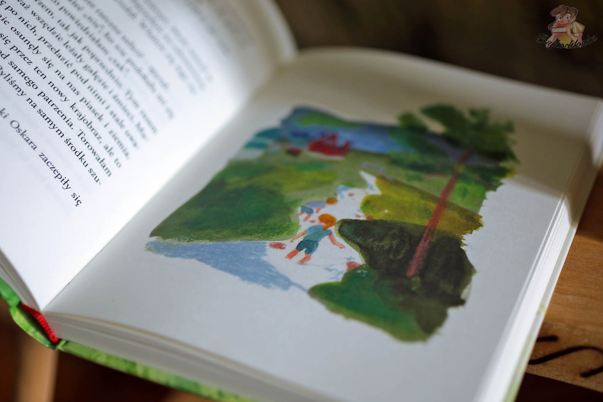 Oskar i ja – ilustracja: dzieci na sciezce w zielonym krajobrazie