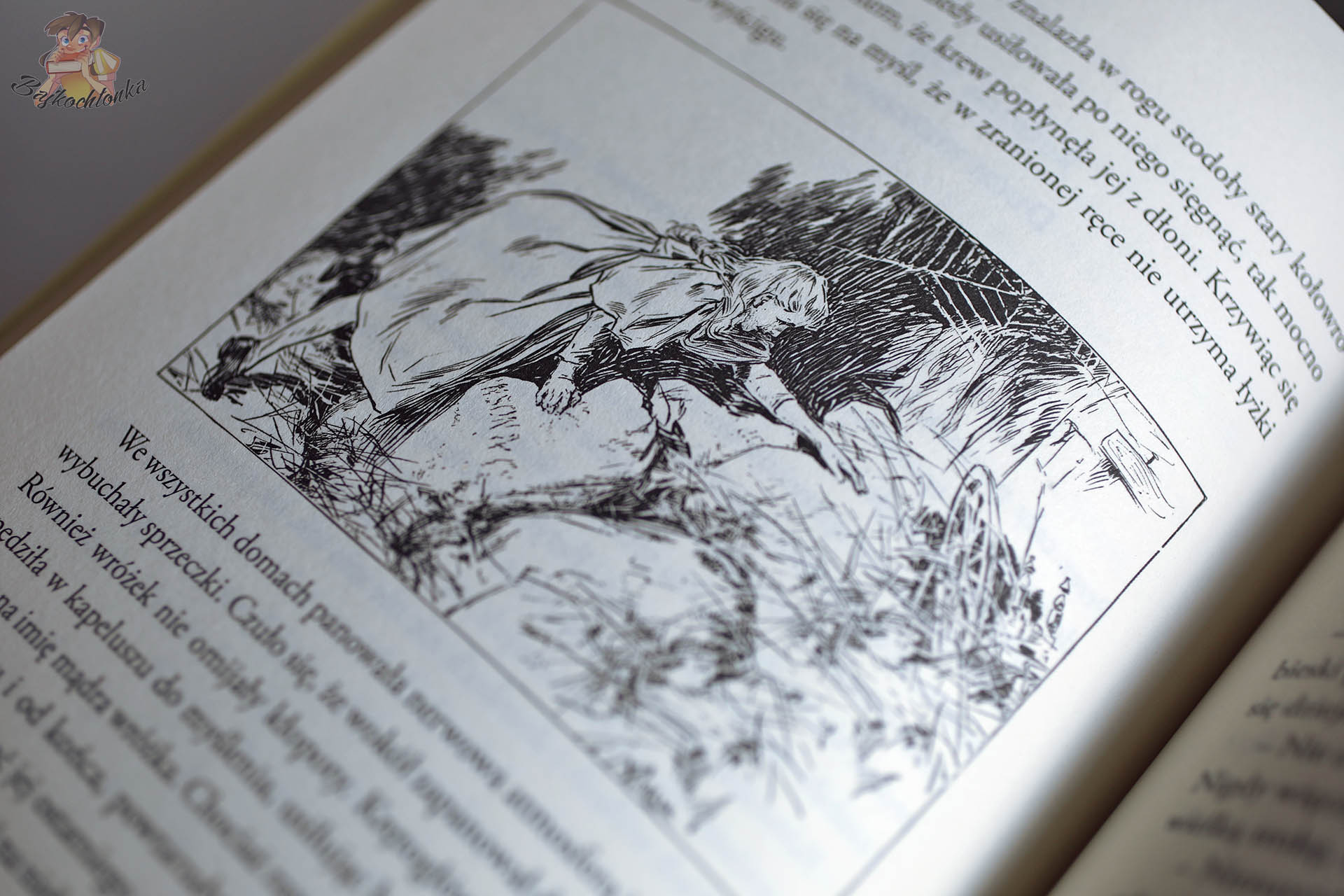 Bohaterka w lesie – rysunek Arthura Rackhama do „Poselstwo z Krainy Czarów”, wyd. MODO.