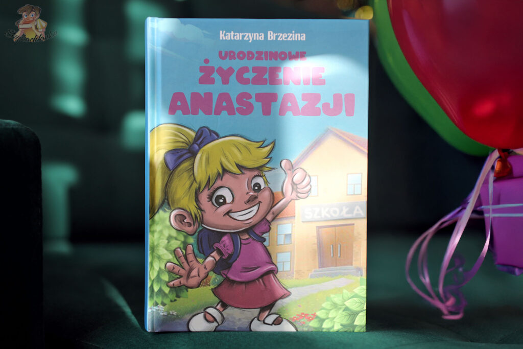 Urodzinowe życzenie Anastazji — front okładki z balonami i prezentem