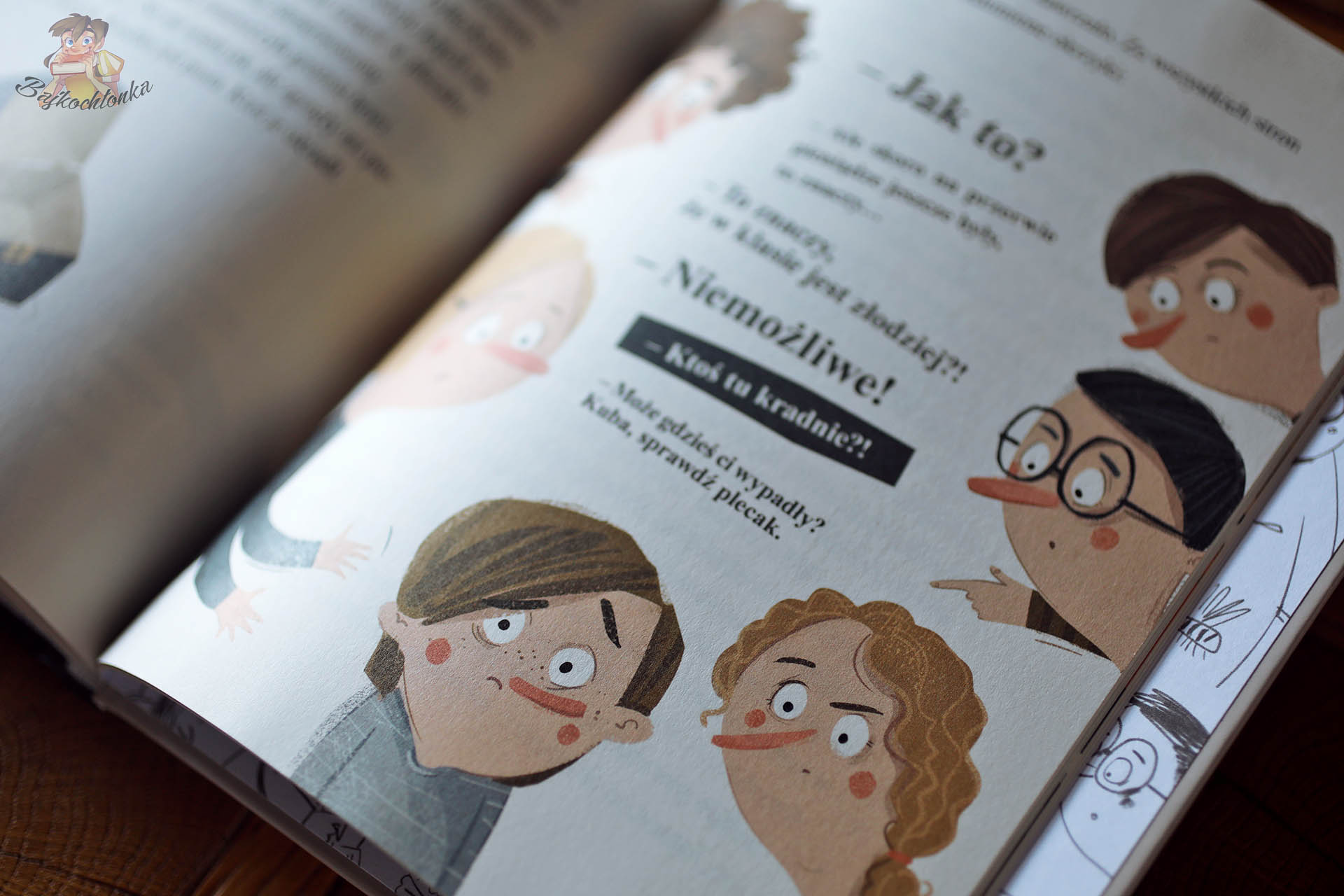 Dialogi i lista podejrzanych – „Niemożliwe?! Ktoś tu kradnie?!” w Dziurka od klucza