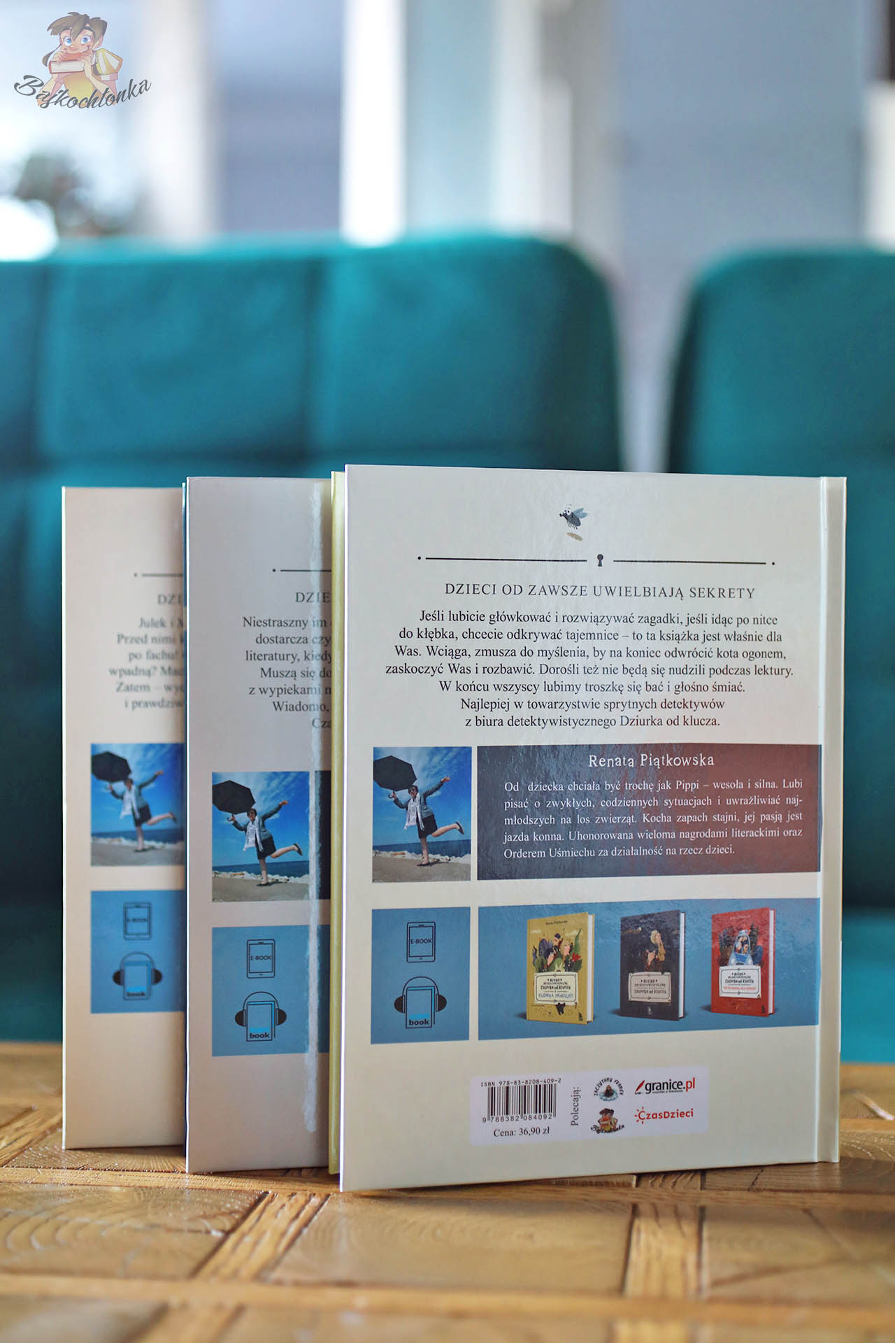 Tylne okładki całej serii Biuro detektywistyczne. Dziurka od klucza – opisy i rekomendacje