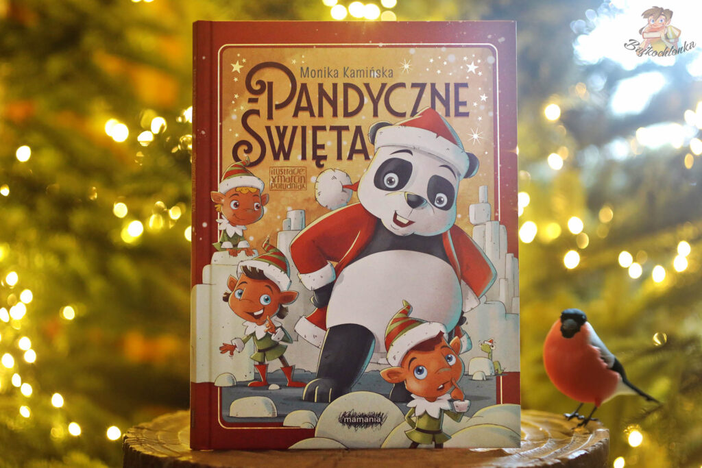 Okładka książki Pandyczne święta Moniki Kamińskiej na tle choinki