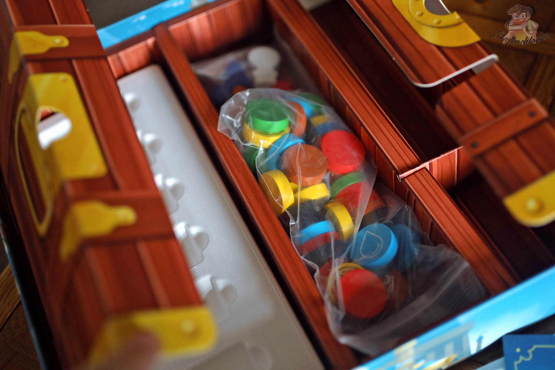 Zawartość pudełka gry Splendor Kids od wydawnictwa Rebel – żetony w torebce