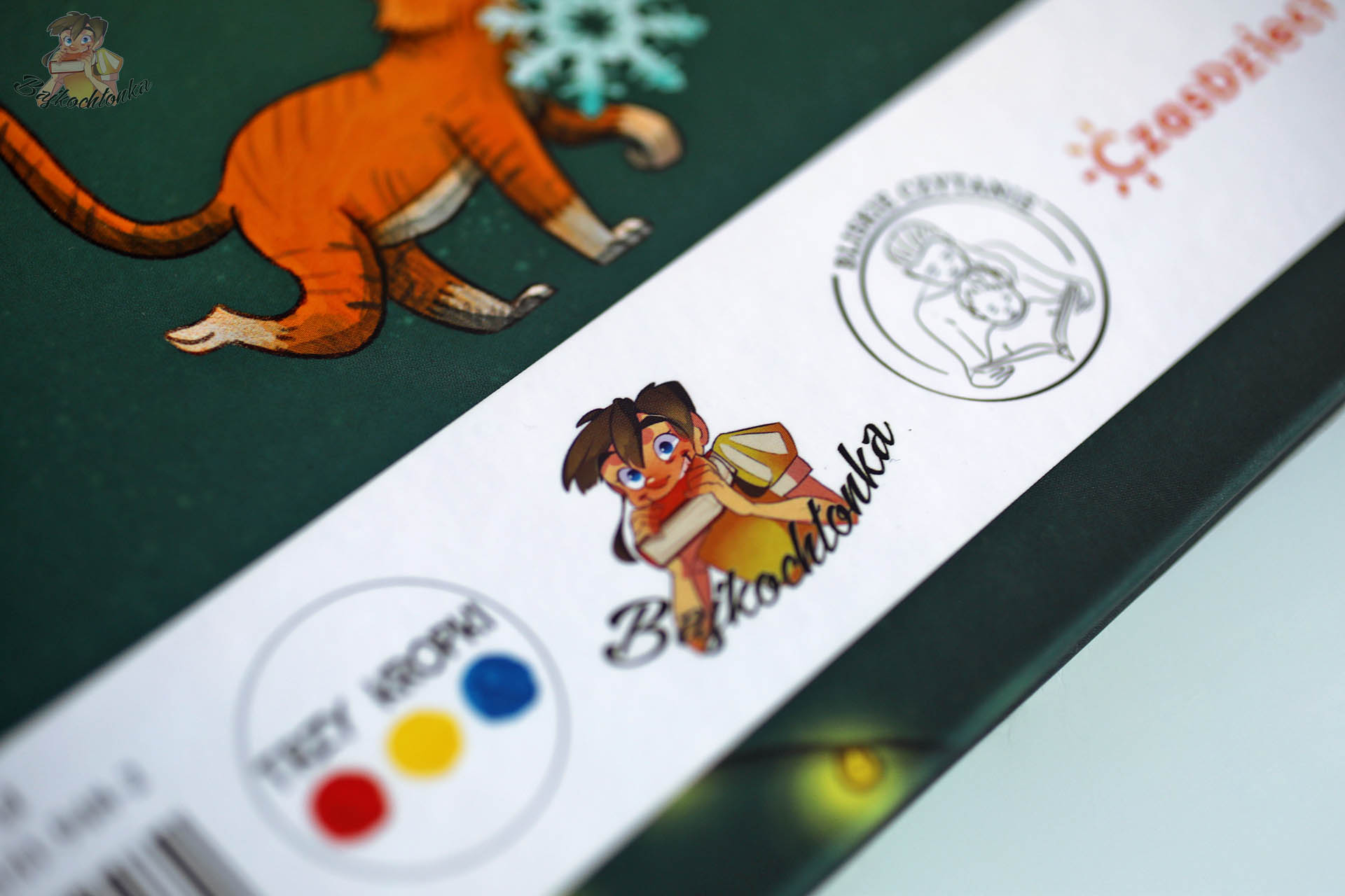 Patronat Bajkochłonki na okładce – Święta dla wszystkich, Wydawnictwo Dwukropek