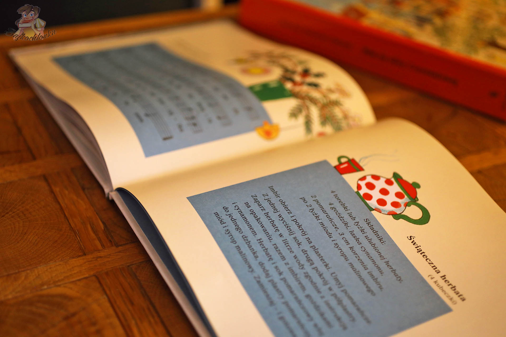 Strona z przepisem na świąteczną herbatę i nutami kolędy w książce Święta na ulicy Czereśniowej