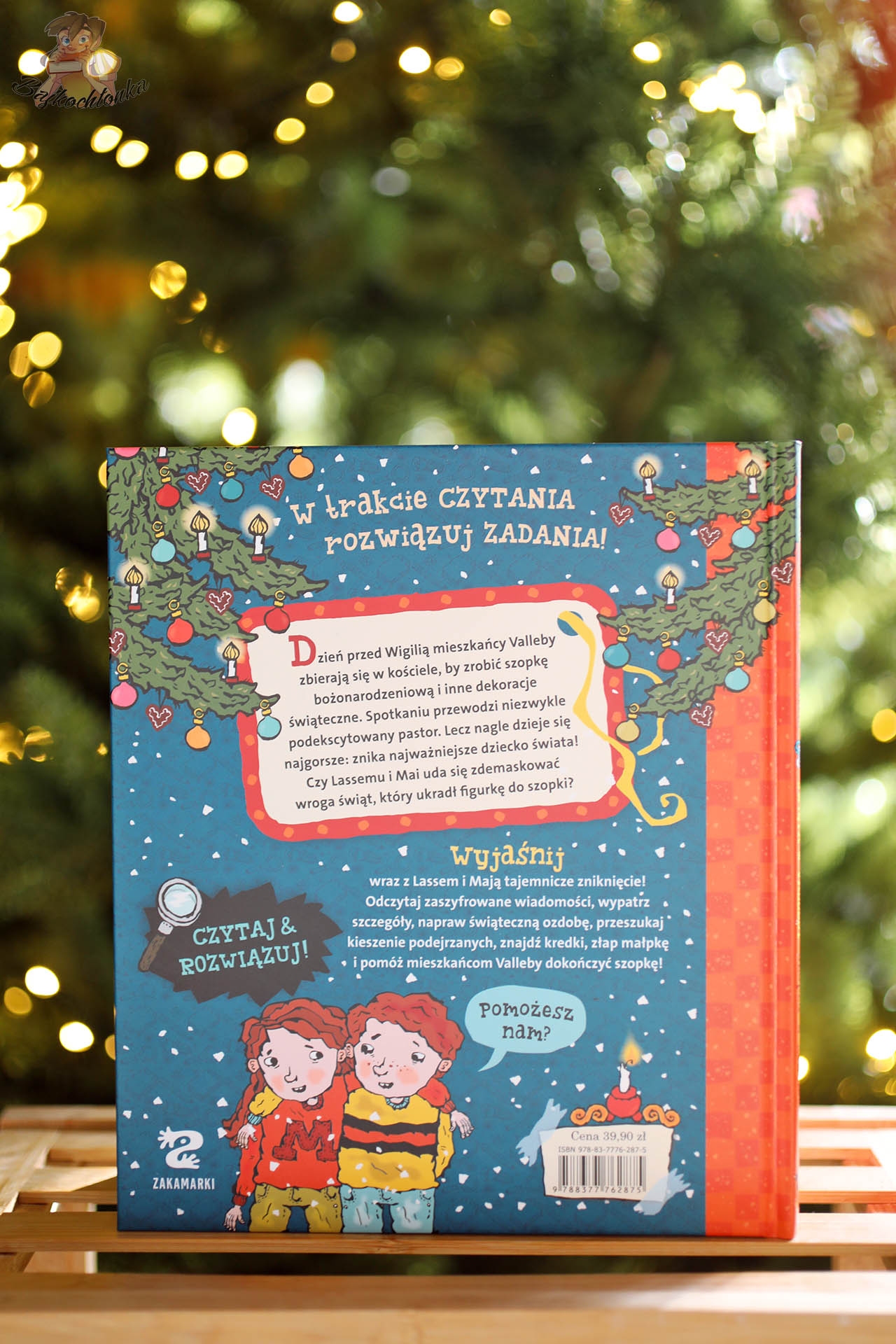 Święta w Valleby. Szopka w kościele – tył okładki świątecznej książki detektywistycznej wydawnictwa Zakamarki