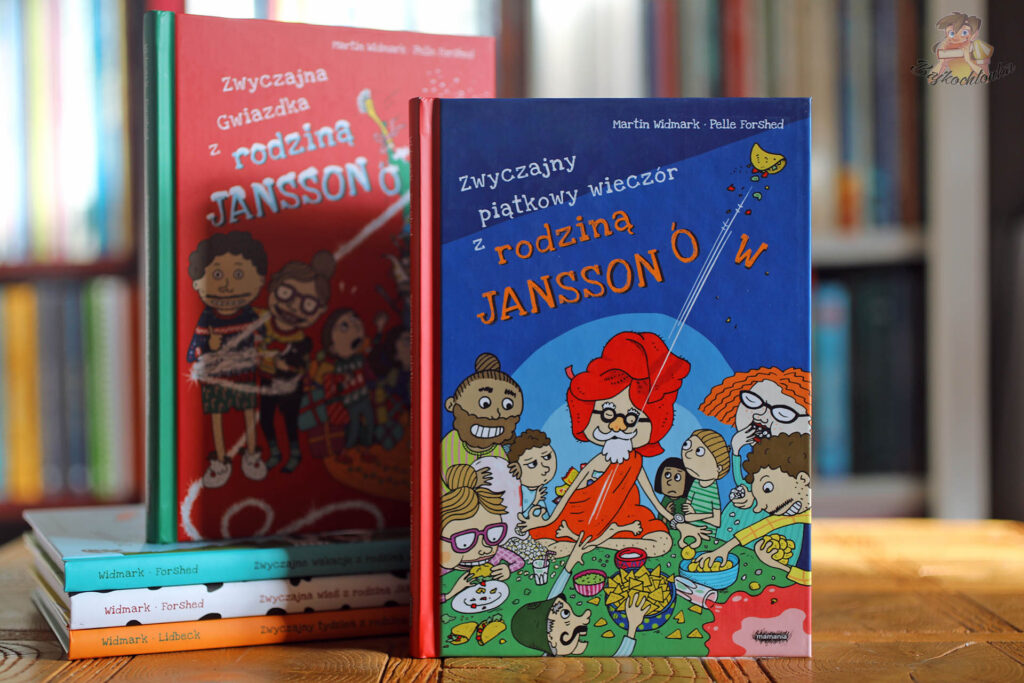 Okładka książki Zwyczajny piątkowy wieczór z rodziną Janssonów na pierwszym planie i Zwyczajna gwiazdka z rodziną Janssonów w tle