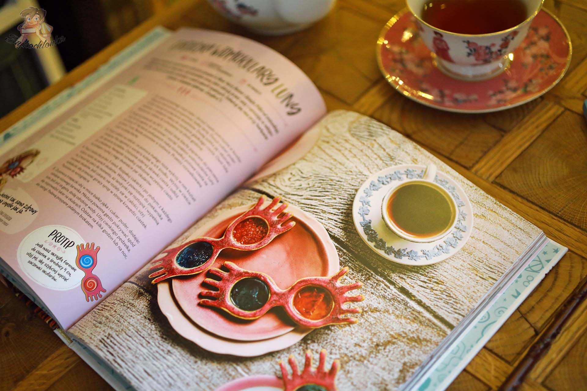 harry potter oficjalna ksiega magicznych wypiekow ciasteczka okulary luny lovegood na talerzu