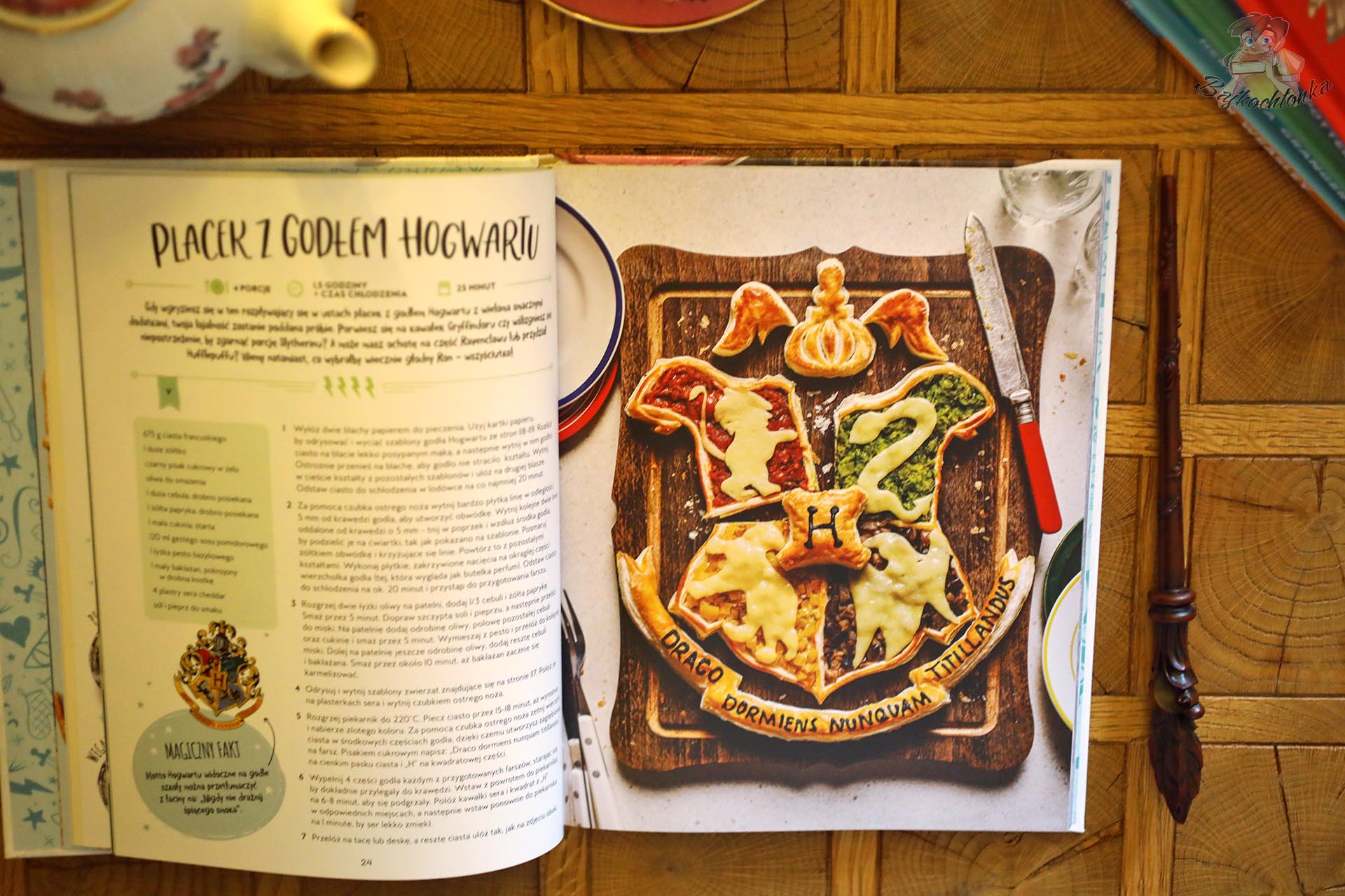harry potter oficjalna ksiega magicznych wypiekow placek z godlem hogwartu przepis
