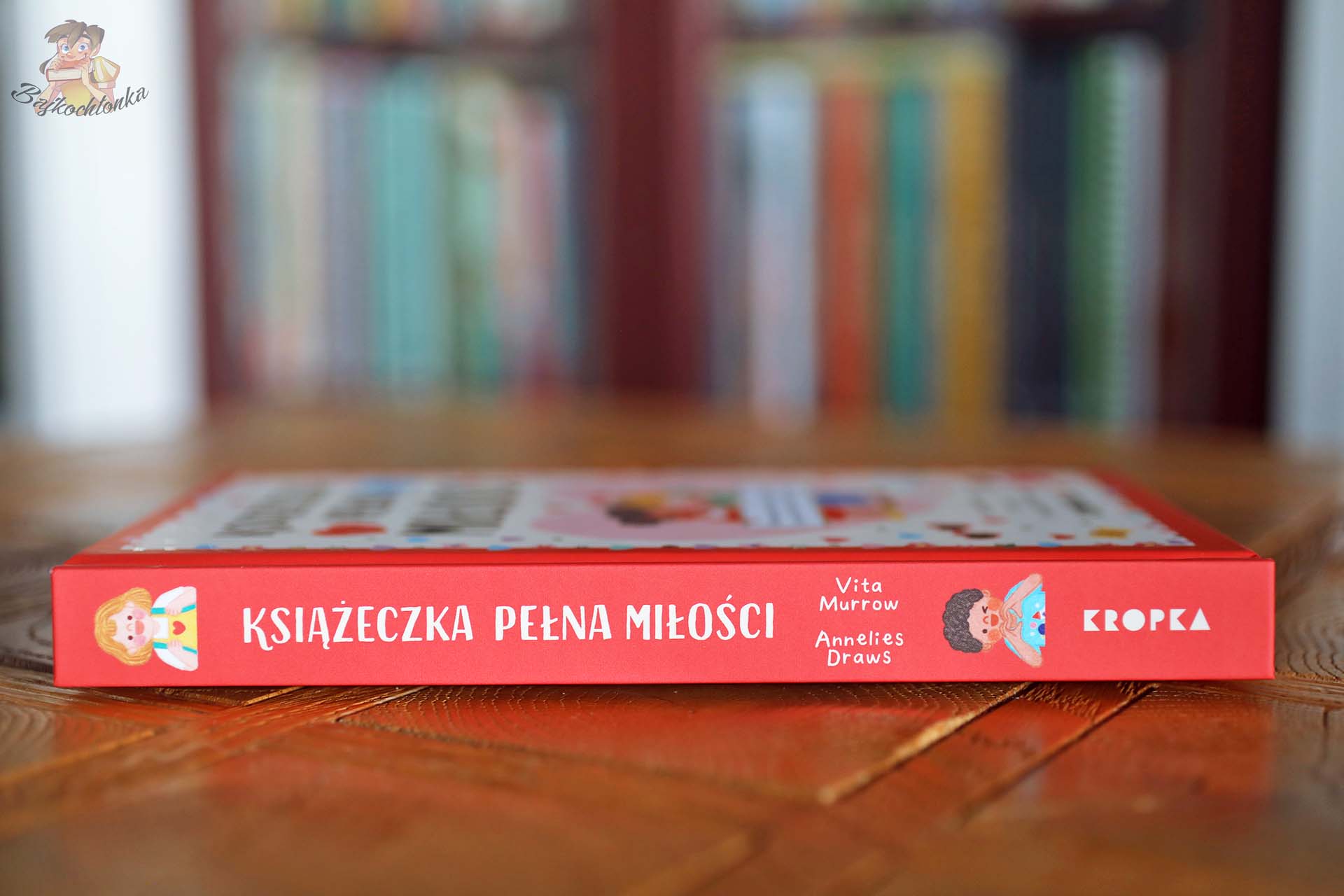 Książeczka pełna miłości – grzbiet książki wydawnictwo Kropka