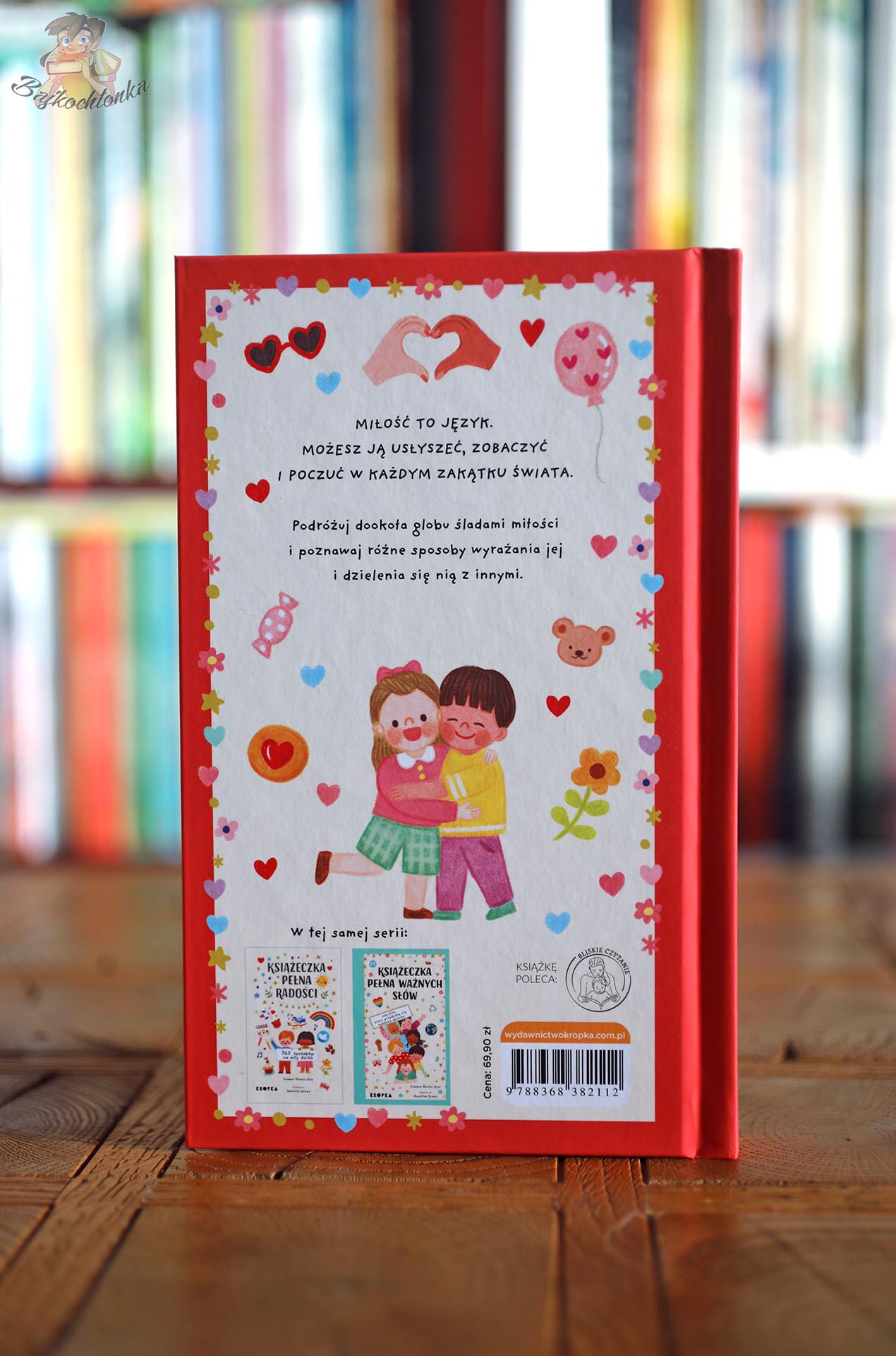Książeczka pełna miłości – tylna okładka z opisem i ilustracją dzieci