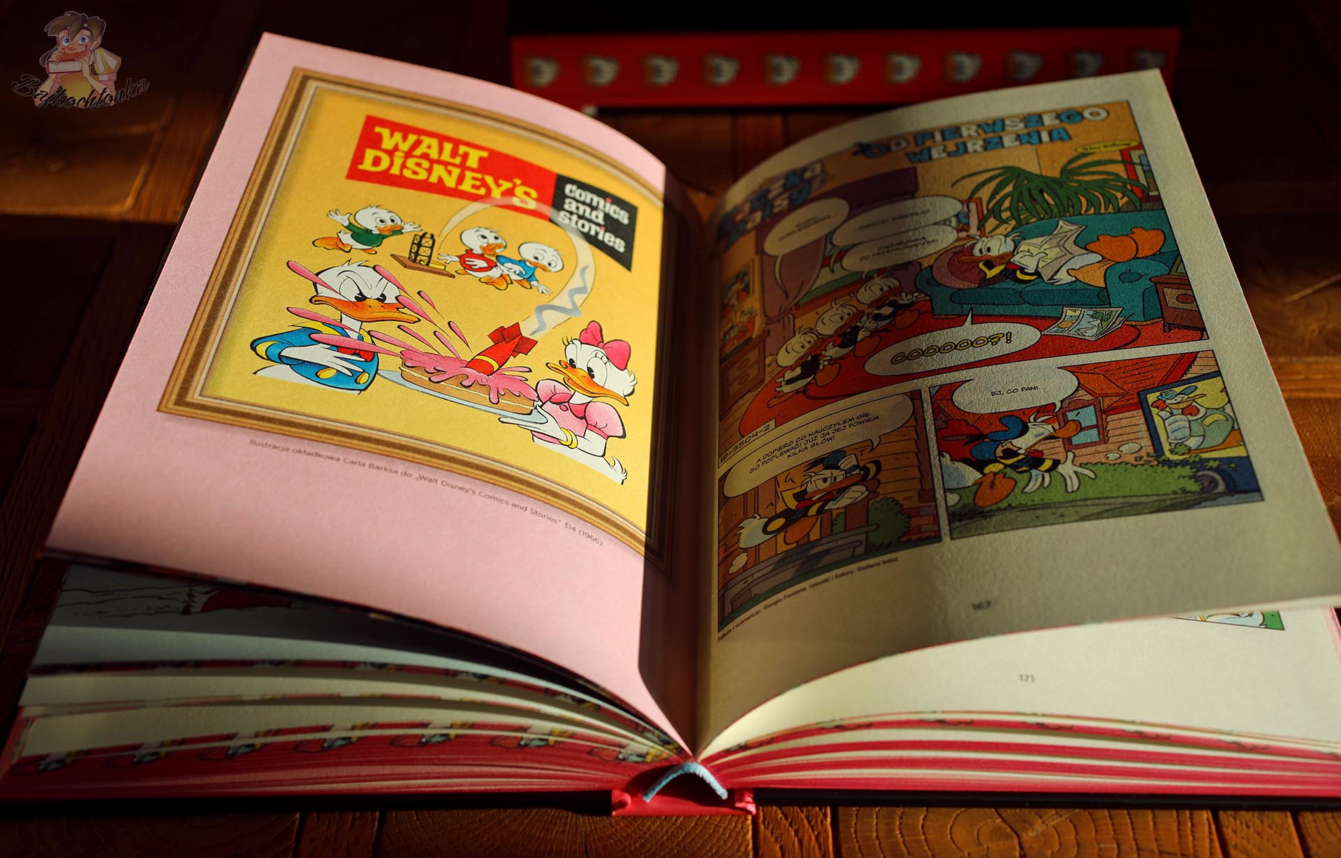 Nasza urocza Daisy – rozkładówka z materiałami archiwalnymi i planszami komiksowymi (Egmont)