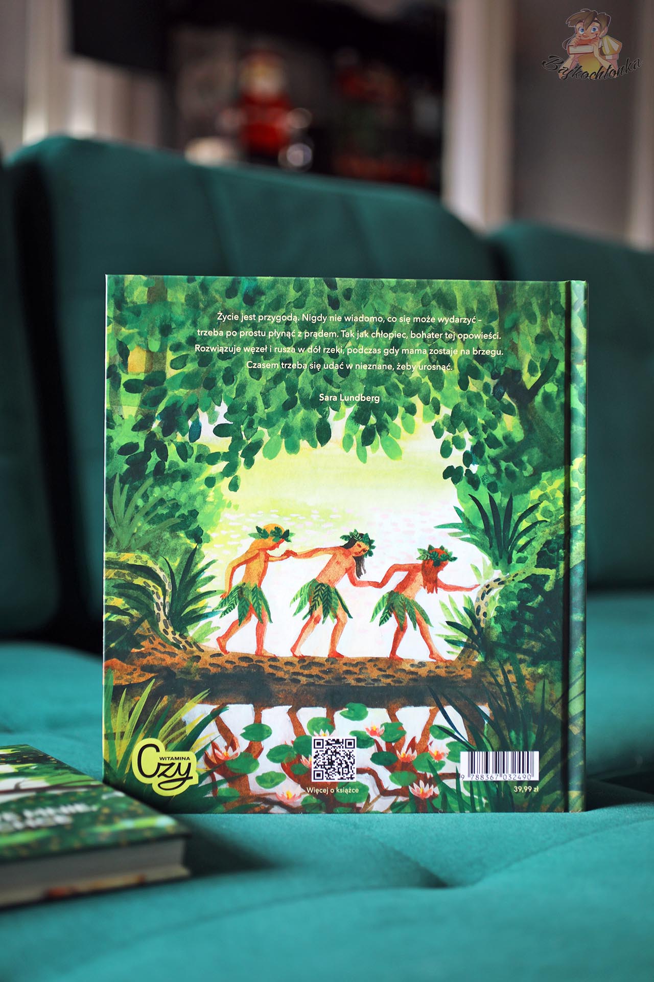 Tył okładki książki Nikt, tylko ja – dzieci lasu jako element wyobrażonej podróży