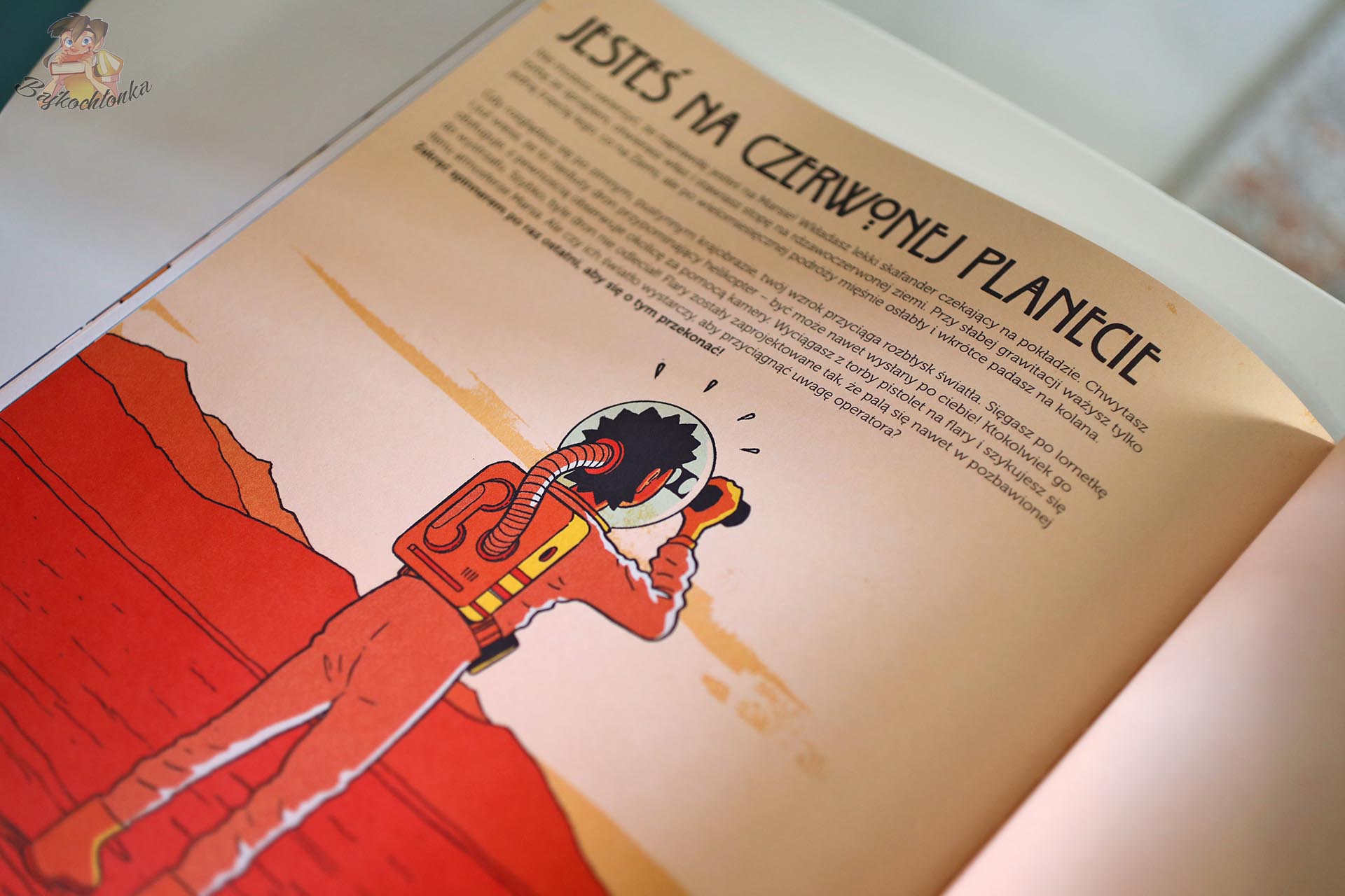 Rozkładówka książki Przetrwać w kosmosie – bohater na Marsie i wprowadzenie do misji