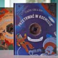 Okładka książki Przetrwać w kosmosie – książka i gra w jednym ze spinnerem
