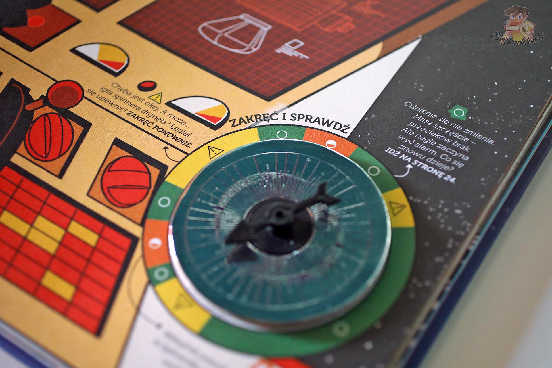 Spinner w książce Przetrwać w kosmosie – zakręć i sprawdź wynik decyzji