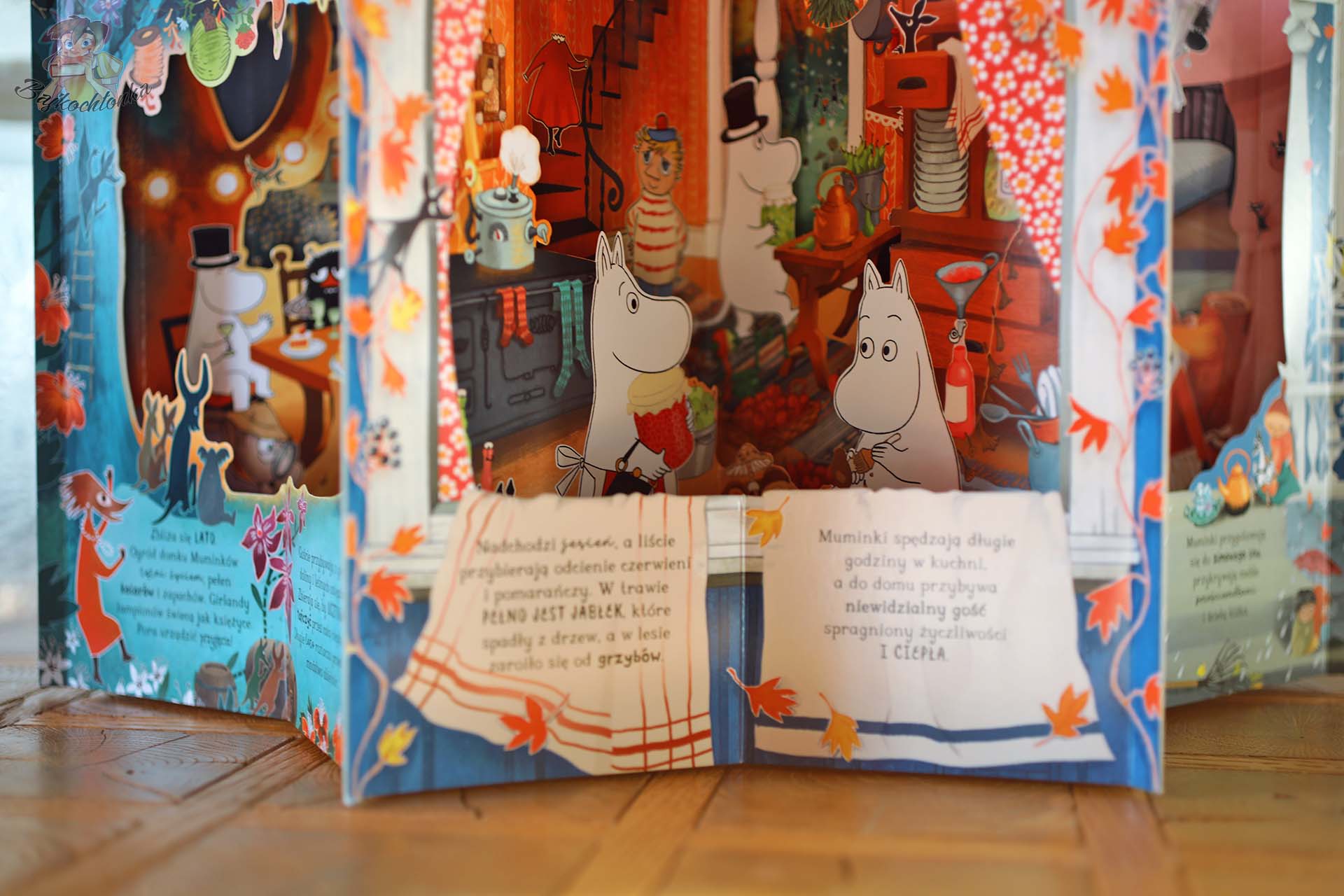 rok w dolinie muminkow karuzela popup jesienna scena w kuchni muminkow