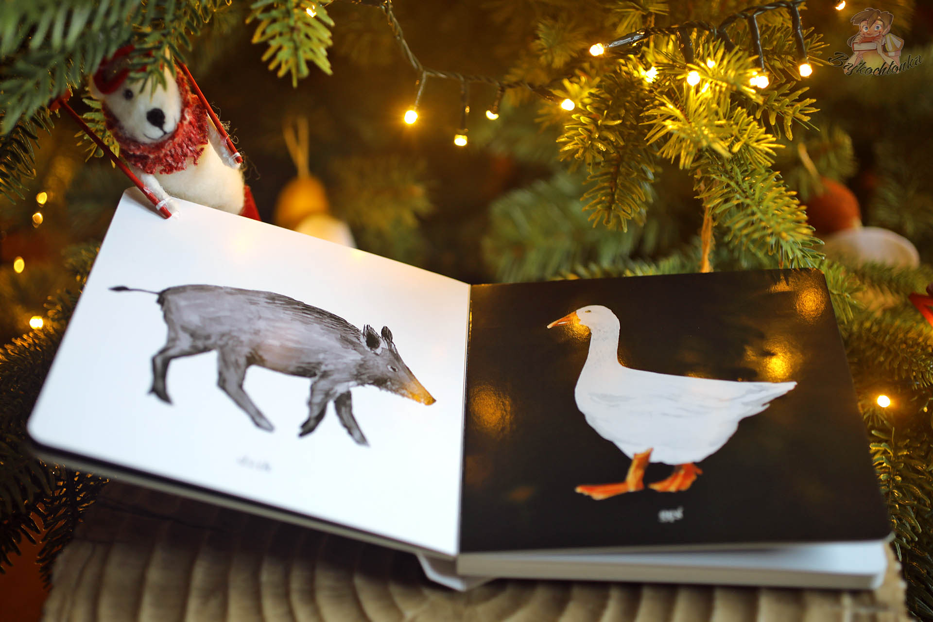 Rozkładówka książki Zwierzątka z dzikiem i gęsią.