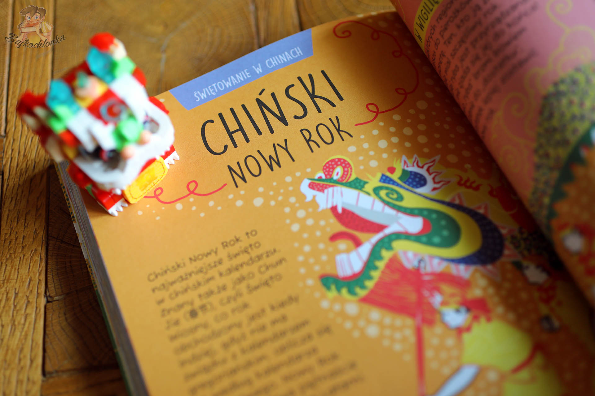 Chiński Nowy Rok w książce „Chiny. Od czerwonych lampionów po Zakazane Miasto” – rozkładówka o świętowaniu w Chinach