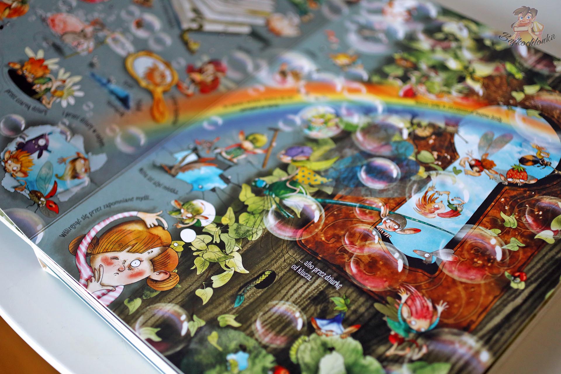 Wróżki w bańkach i pod tęczą – rozkładówka z książki Fakty i plotki o wróżkach