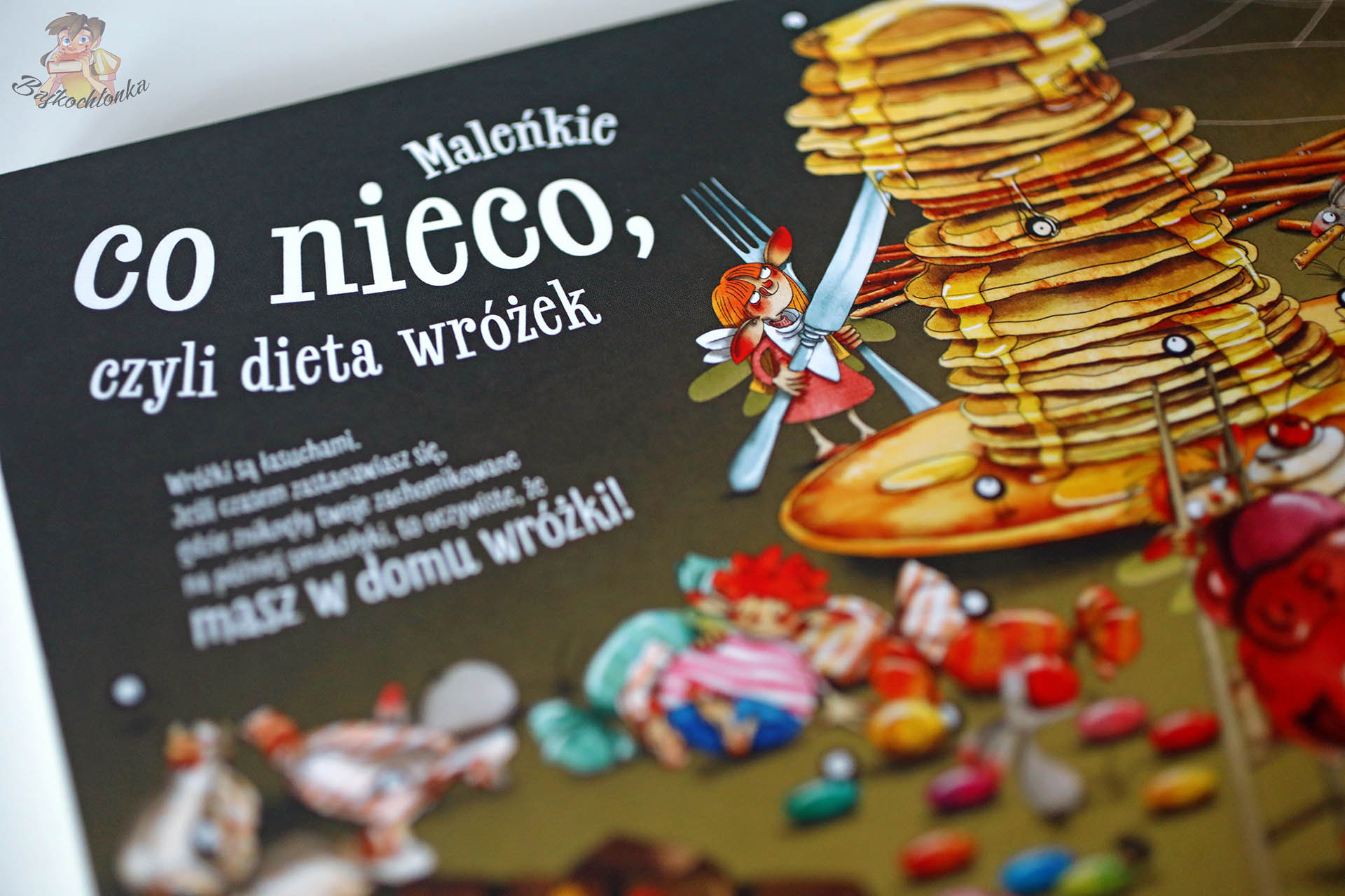 Rozkładówka z książki Fakty i plotki o wróżkach – „Malenkie co nieco, czyli dieta wróżek”