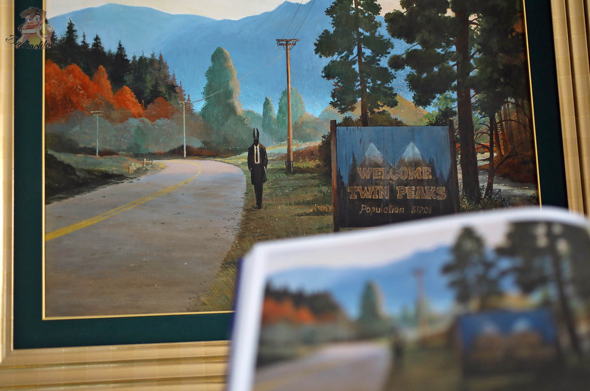 Oryginalny obraz Anubis in Twin Peaks III Joanny Karpowicz w złotej ramie