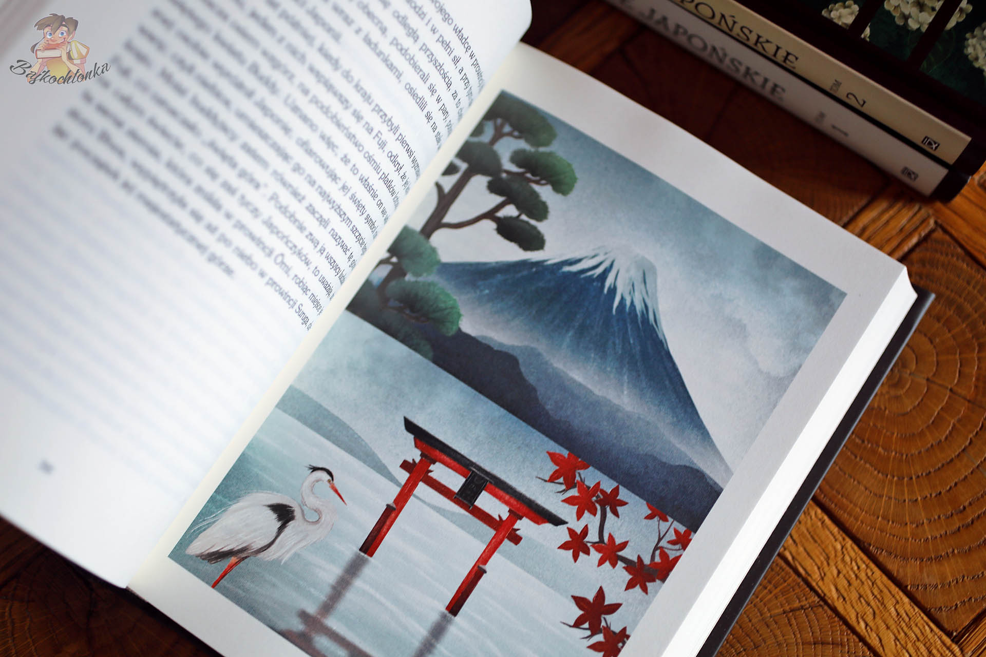 Baśnie japońskie Kirin – ilustracja z górą Fuji, bramą torii i żurawiem w stylu japońskiego malarstwaBaśnie japońskie Kirin – ilustracja z górą Fuji, bramą torii i żurawiem w stylu japońskiego malarstwa