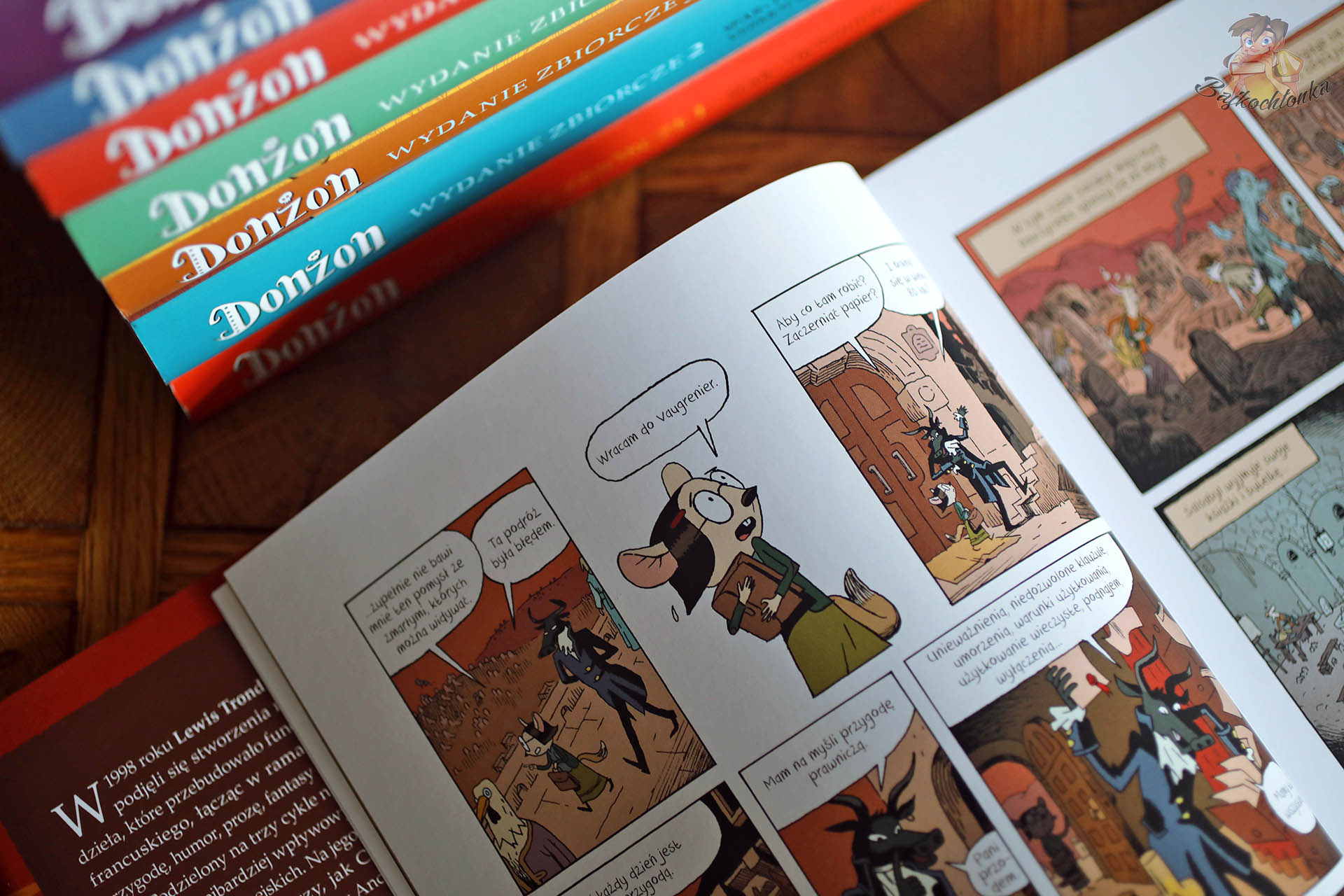 Kadr z komiksu Donżon. Wydanie zbiorcze 8 z bohaterami prowadzącymi dialog, przykład charakterystycznego czarnego humoru i ironii serii stworzonej przez Joanna Sfara i Lewisa Trondheima.