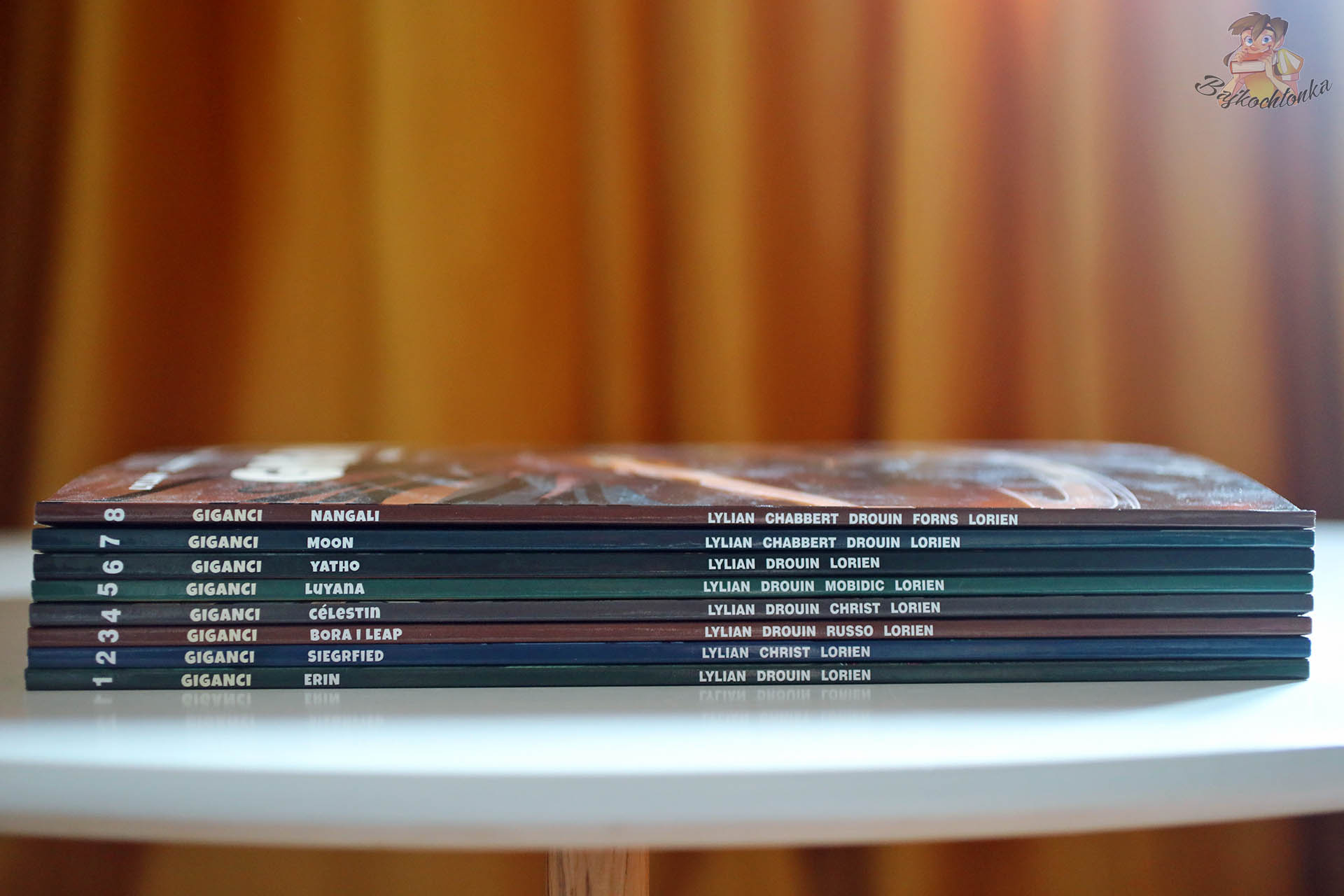 Grzbiety tomów serii Giganci od 1 do 8, w tym Nangali – komiks fantasy dla dzieci