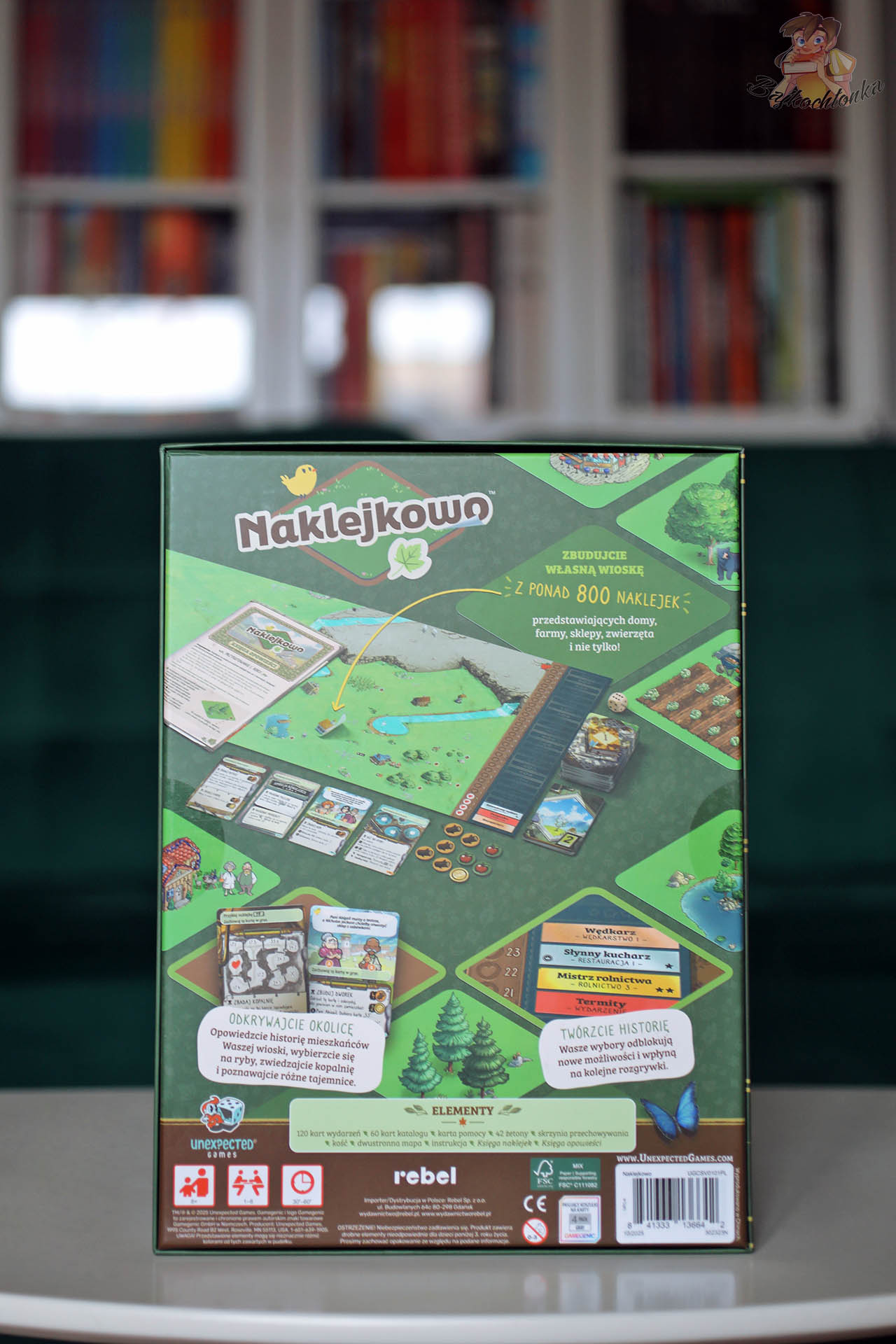 Tył okładki gry planszowej Naklejkowo wydawnictwa Rebel – kooperacyjne budowanie miasteczka