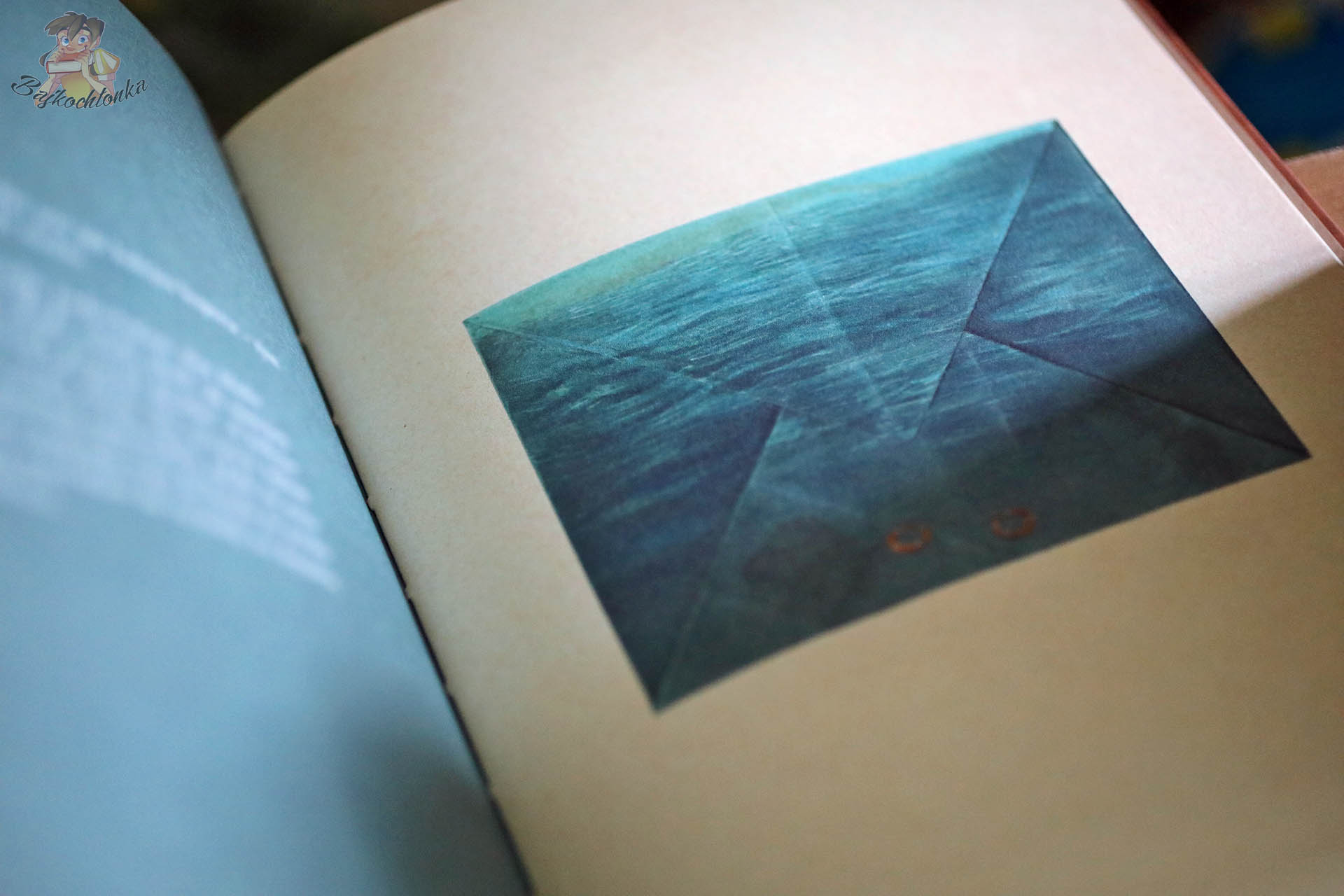 Ilustracja koperty z książki „Nie znajdziesz mnie po śladach stóp” autorstwa Karoliny Jeske