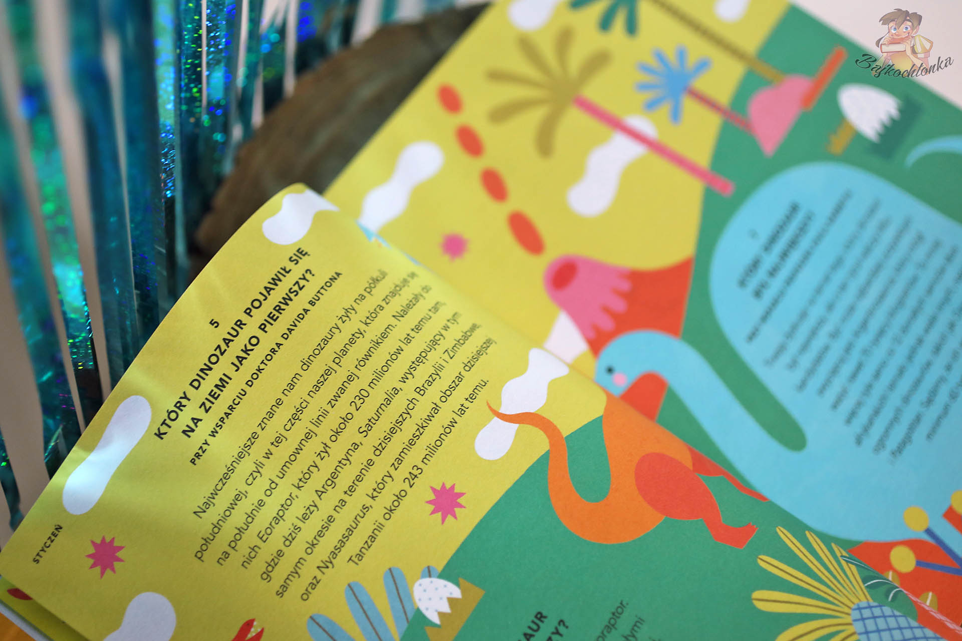 Wnętrze książki „Wszystko, co chcesz wiedzieć” – kolorowe strony z pytaniami i prostymi odpowiedziami dla dzieci