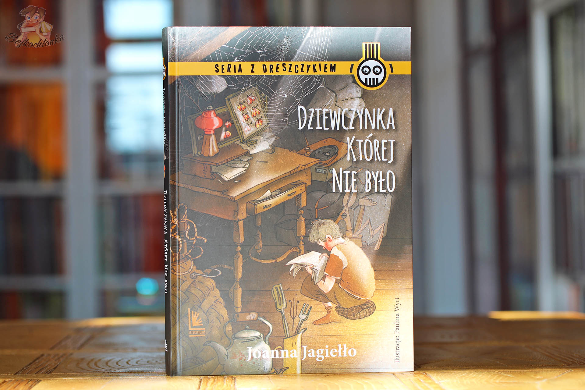 okladka ksiazki Dziewczynka ktorej nie bylo Joanna Jagiełło seria z Dreszczykiem wydawnictwo Literatura