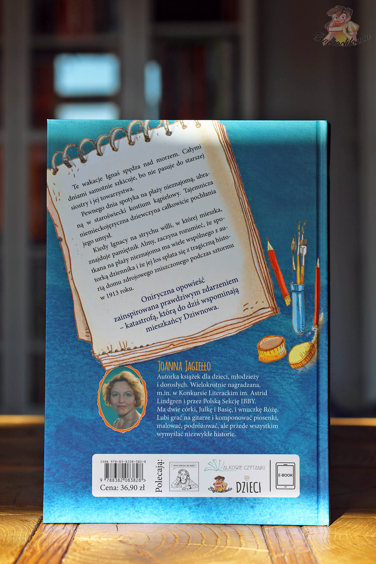 tyl okladki ksiazki Dziewczynka ktorej nie bylo Joanna Jagiełło opis fabuly i notka o autorce